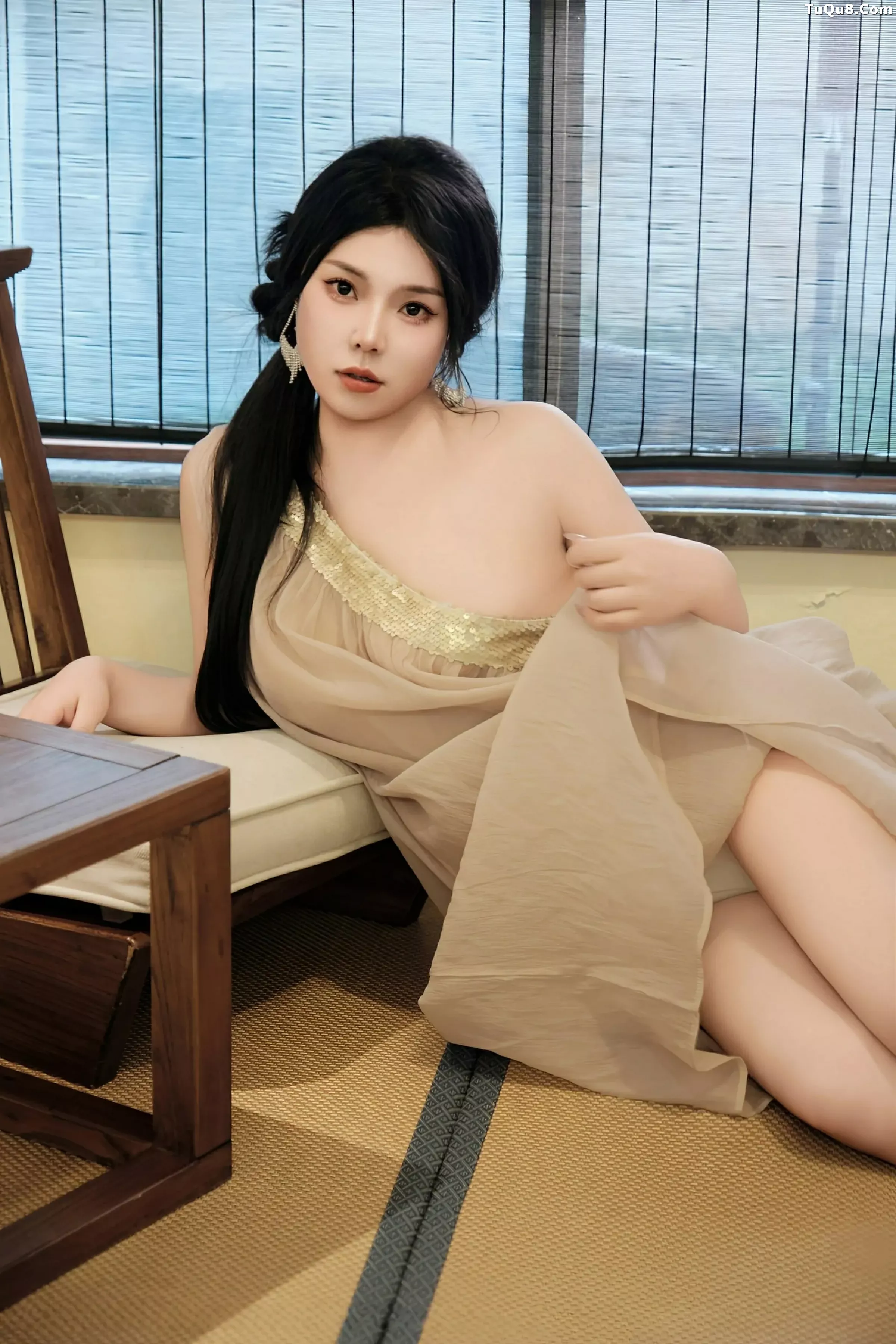 [[XiuRen秀人网]秀人网]No.10500_模特麦田私房性感透视薄纱连衣长裙半脱秀丰乳肥臀惹火诱惑写真50P