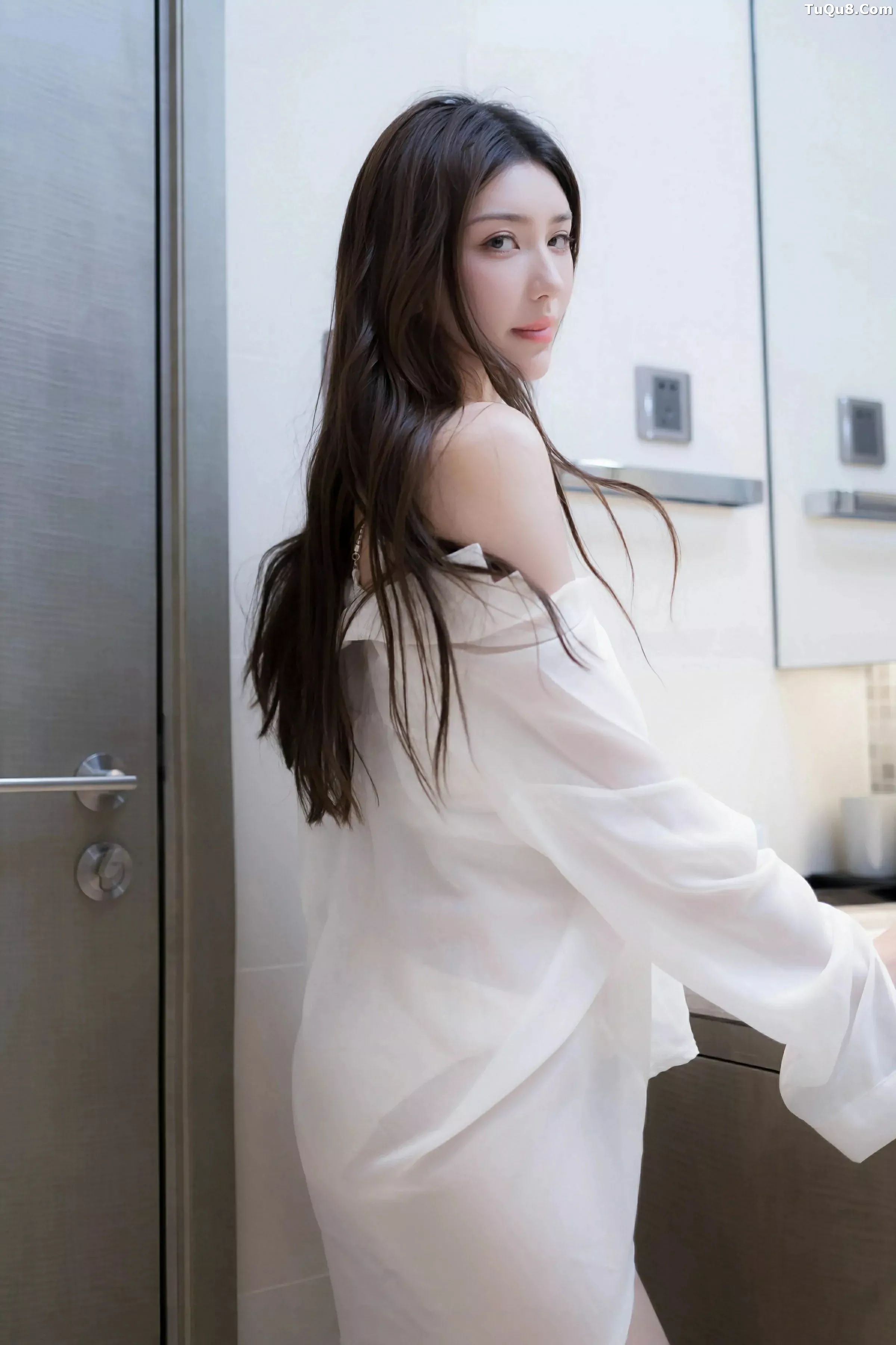 [[XiuRen秀人网]秀人网]No.10502_模特悦兮浴室场景性感白T衬衫配超薄肉丝湿身秀惹火身材诱惑写真68P