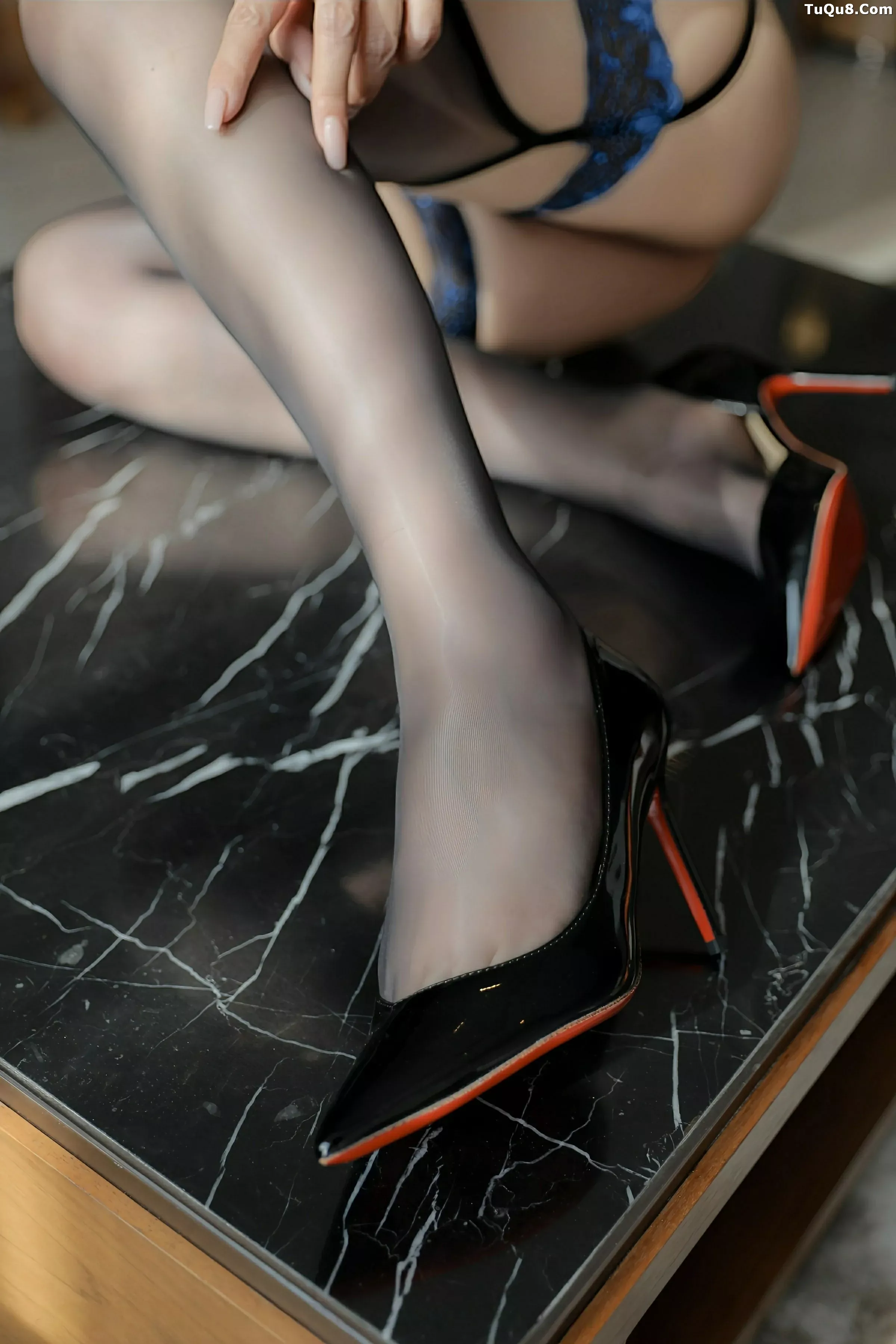 [[XiuRen秀人网]秀人网]No.10499_模特田冰冰性感黑色情趣内衣配黑丝吊袜秀丰腴身姿惹火诱惑写真54P