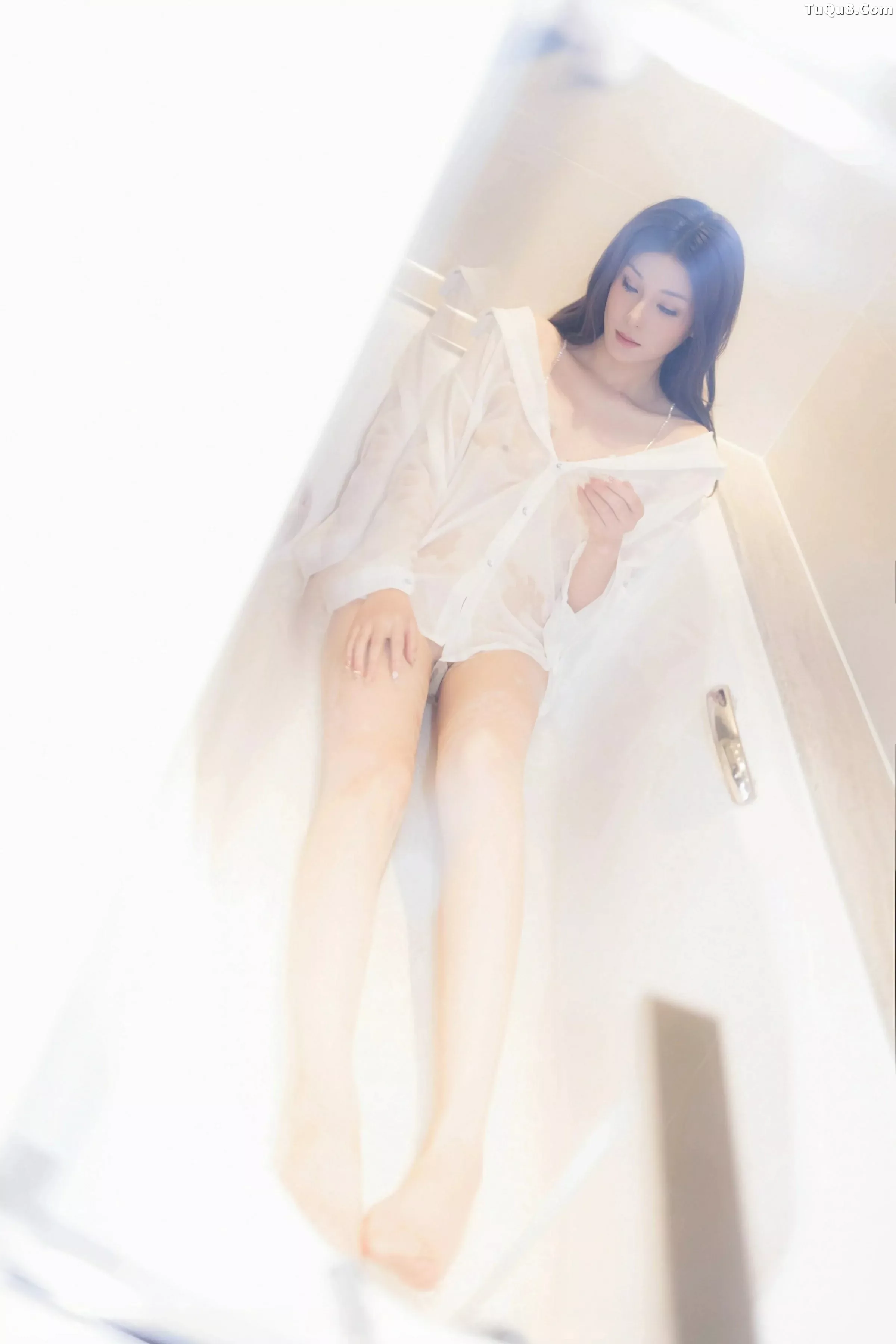 [[XiuRen秀人网]秀人网]No.10502_模特悦兮浴室场景性感白T衬衫配超薄肉丝湿身秀惹火身材诱惑写真68P