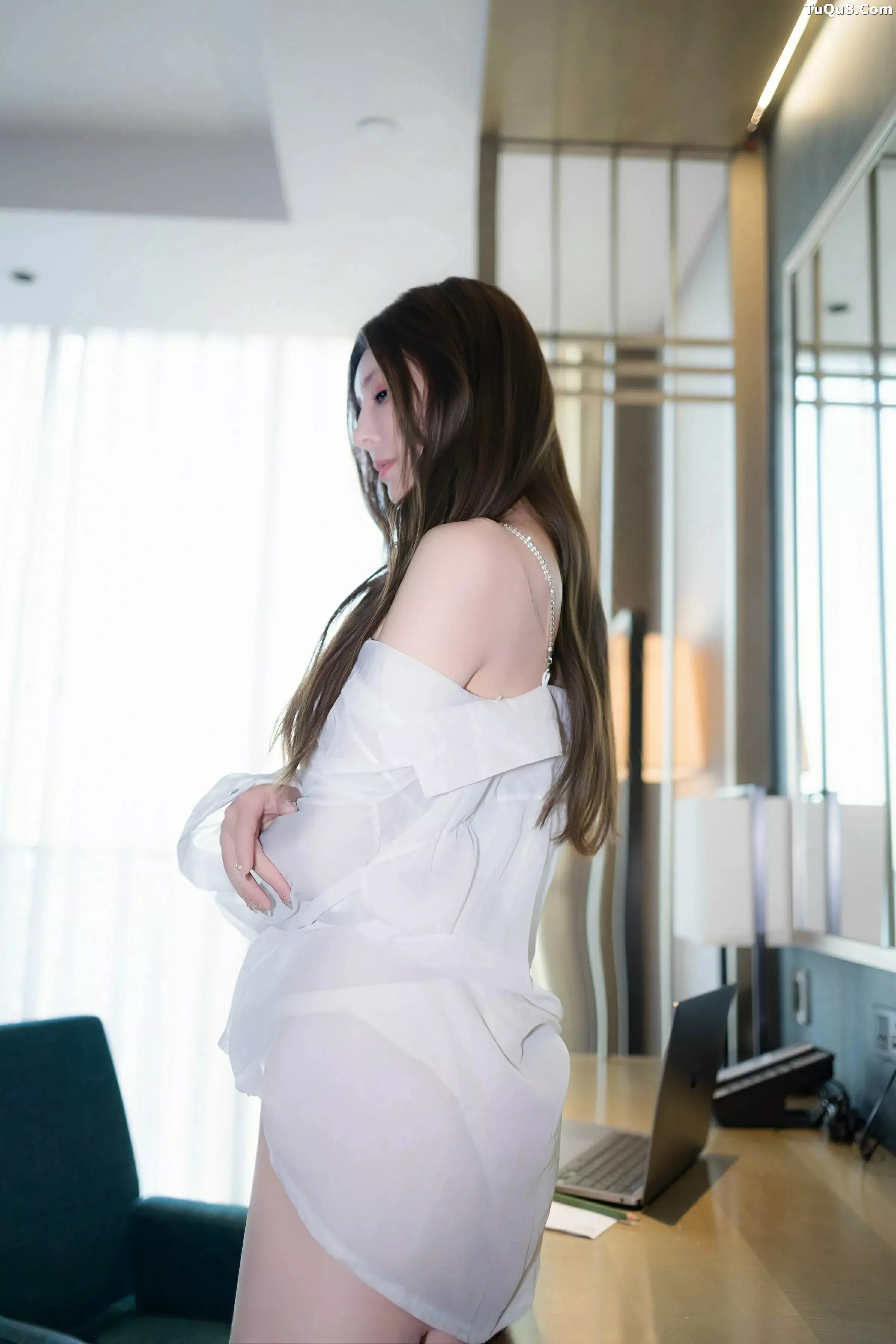 [[XiuRen秀人网]秀人网]No.10502_模特悦兮浴室场景性感白T衬衫配超薄肉丝湿身秀惹火身材诱惑写真68P