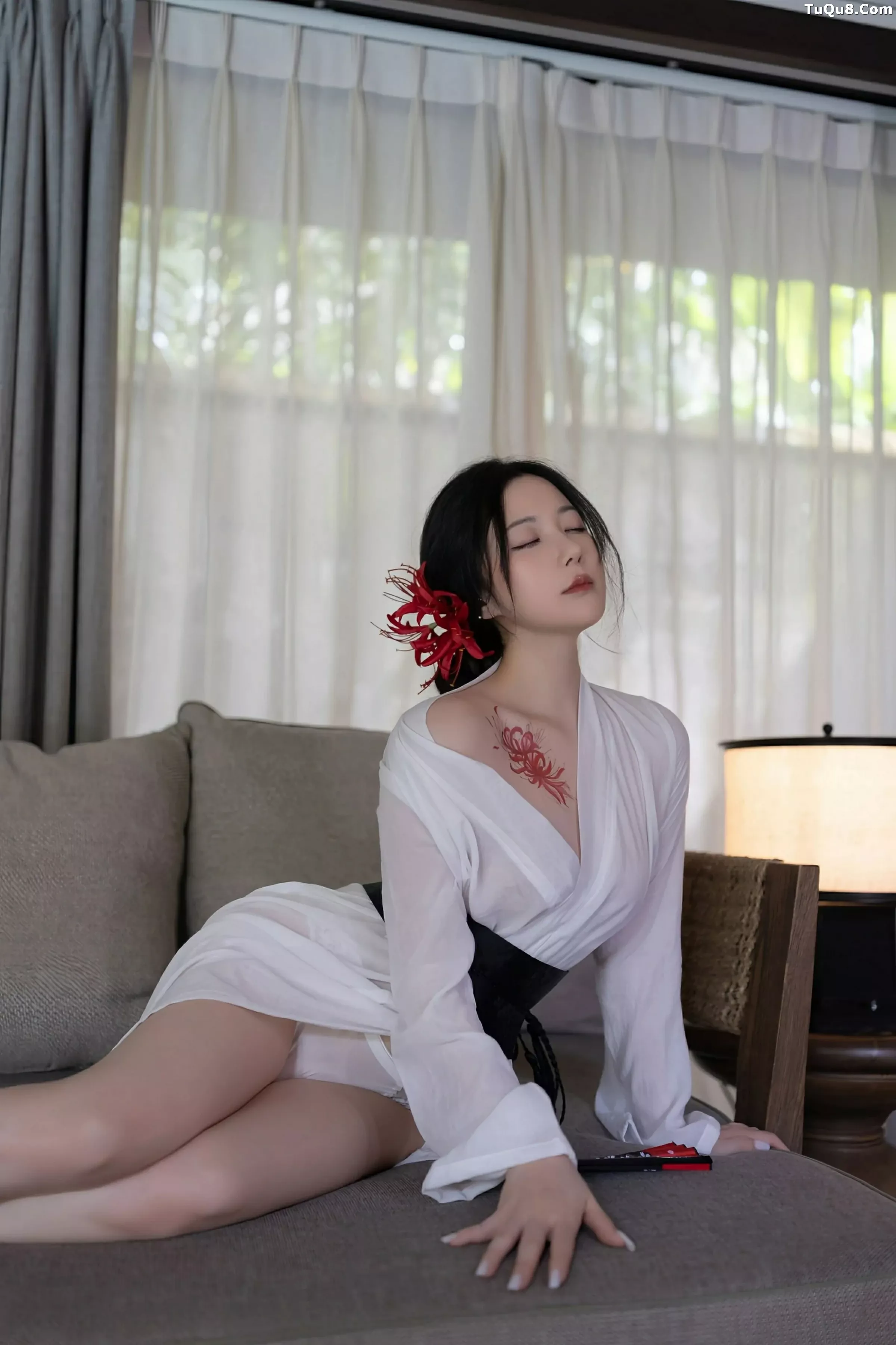[[XiuRen秀人网]秀人网]No.10514_模特鱼子酱Fish性感白色薄透服饰配白色丝袜秀曼妙身材诱惑写真80P