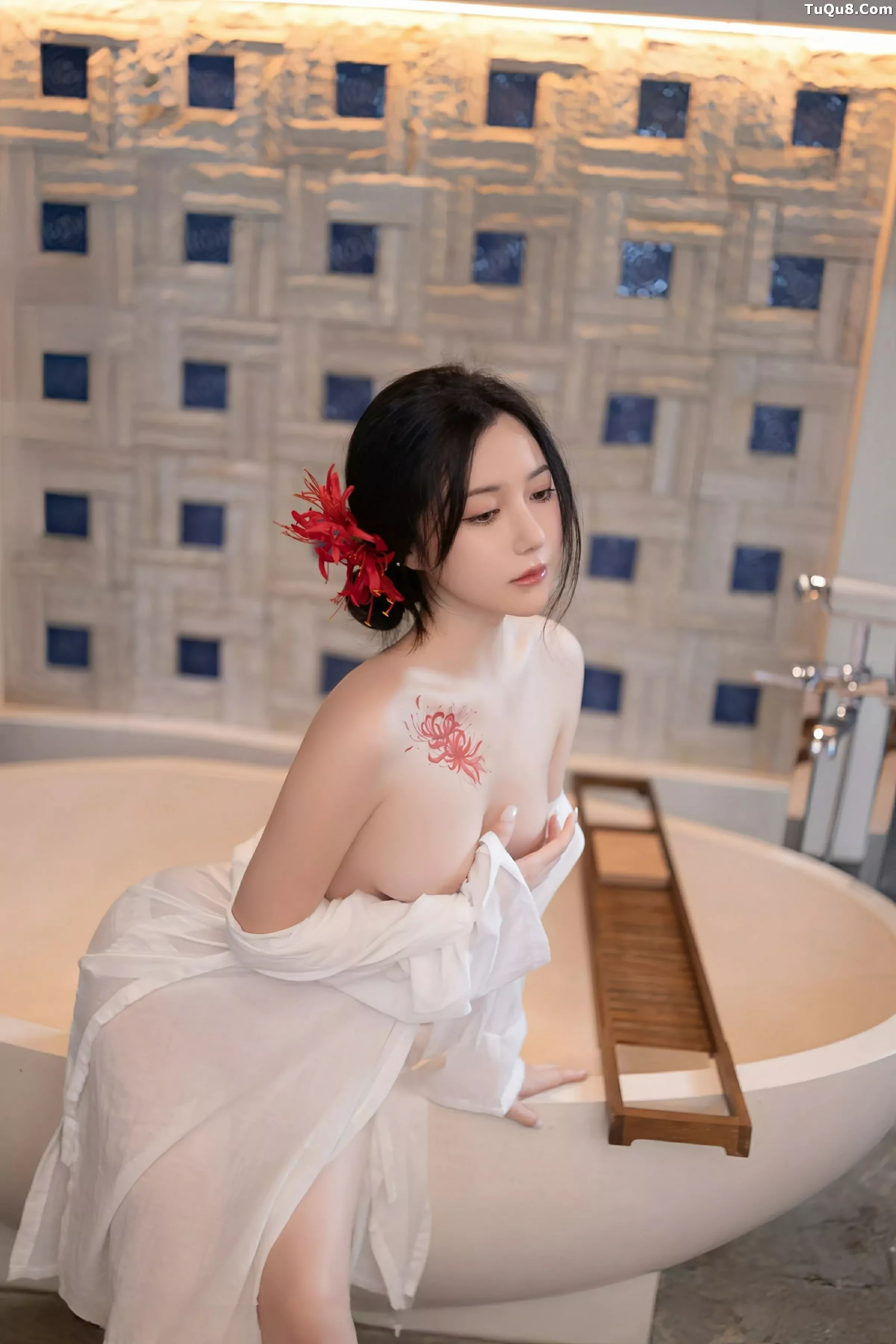 [[XiuRen秀人网]秀人网]No.10514_模特鱼子酱Fish性感白色薄透服饰配白色丝袜秀曼妙身材诱惑写真80P