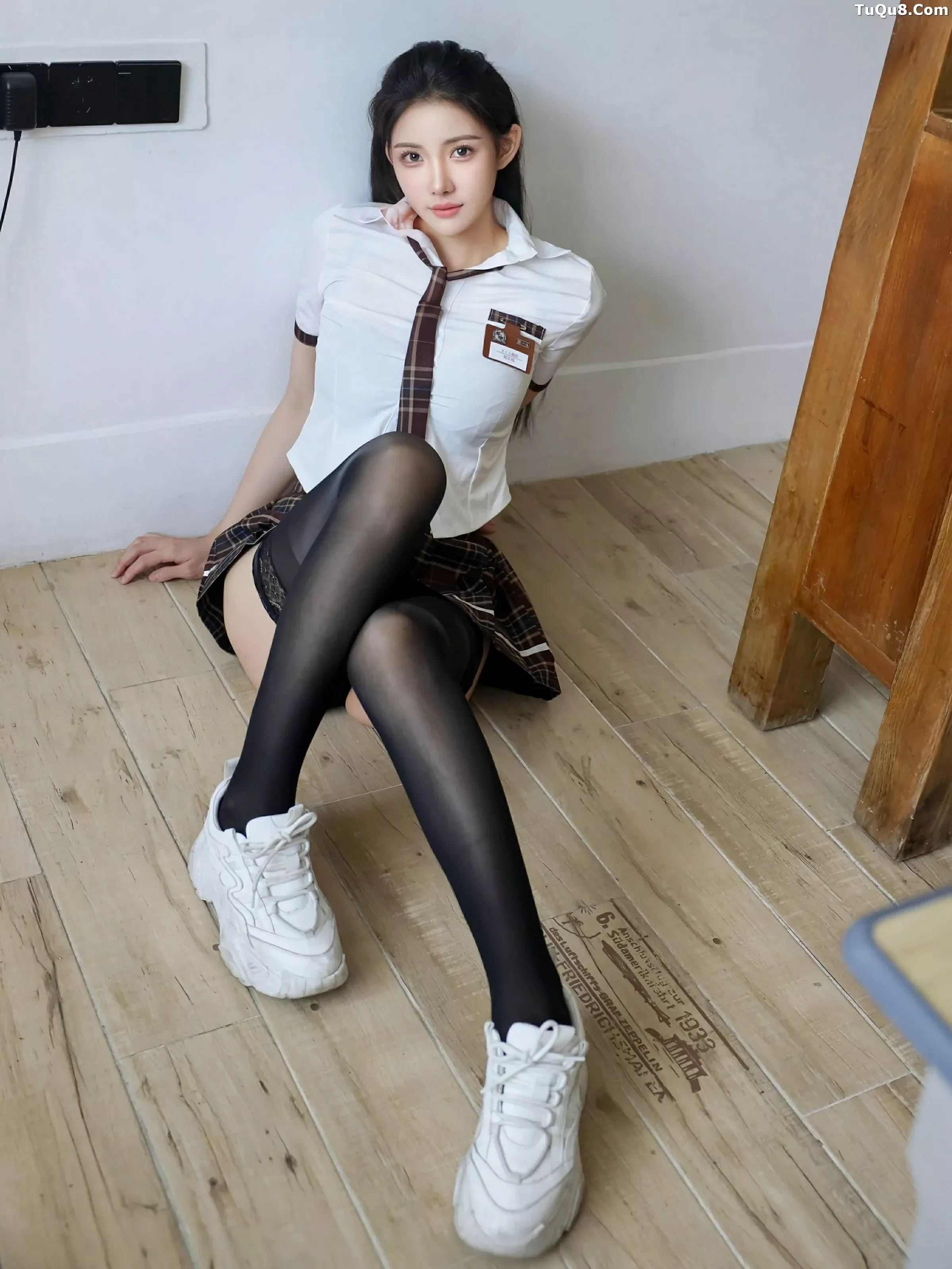 [[XiuRen秀人网]秀人网]No.10512_模特梨霜儿性感学妹制服露黑色内衣配黑丝袜秀凹凸身材诱惑写真81P