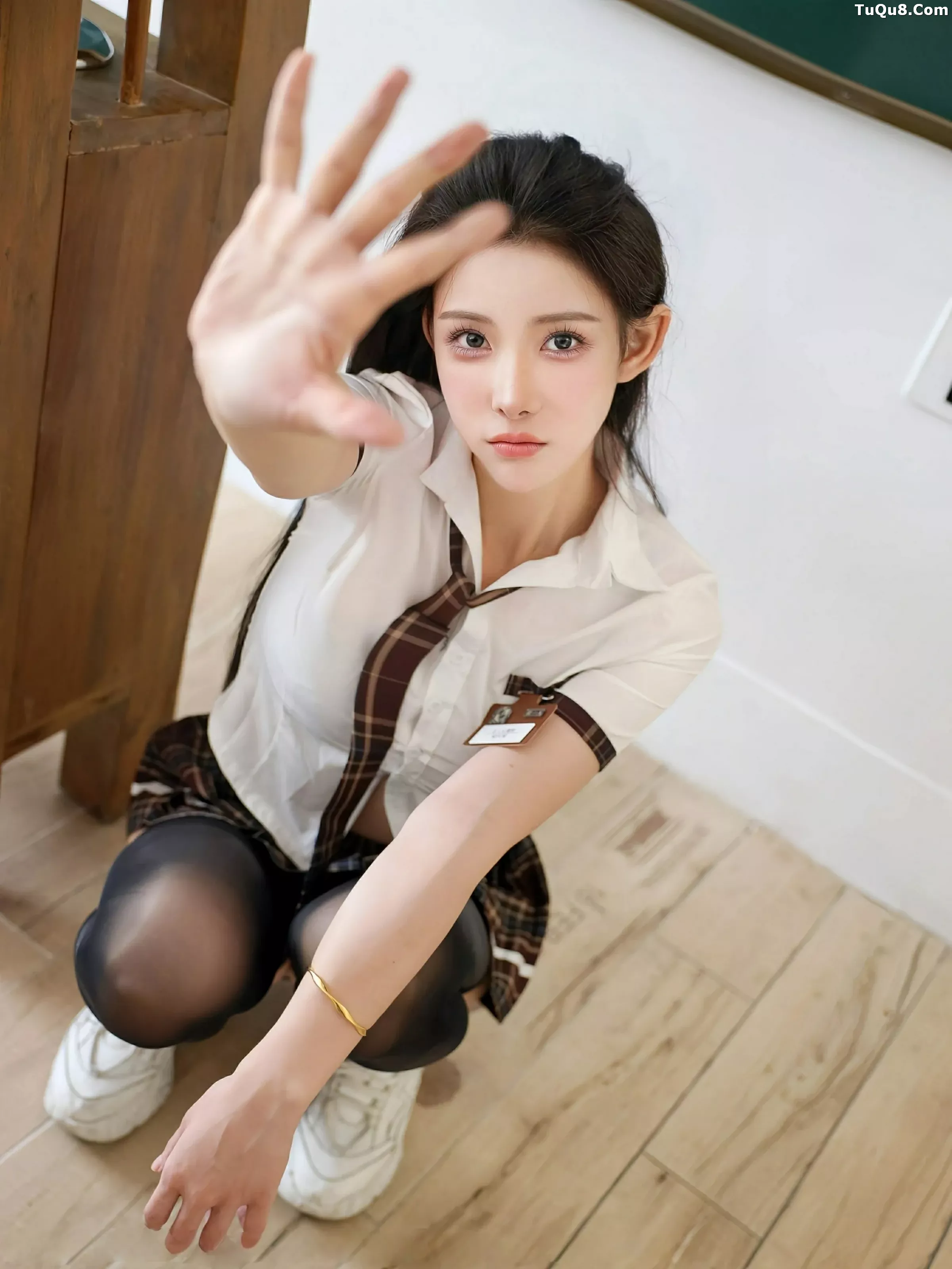 [[XiuRen秀人网]秀人网]No.10512_模特梨霜儿性感学妹制服露黑色内衣配黑丝袜秀凹凸身材诱惑写真81P