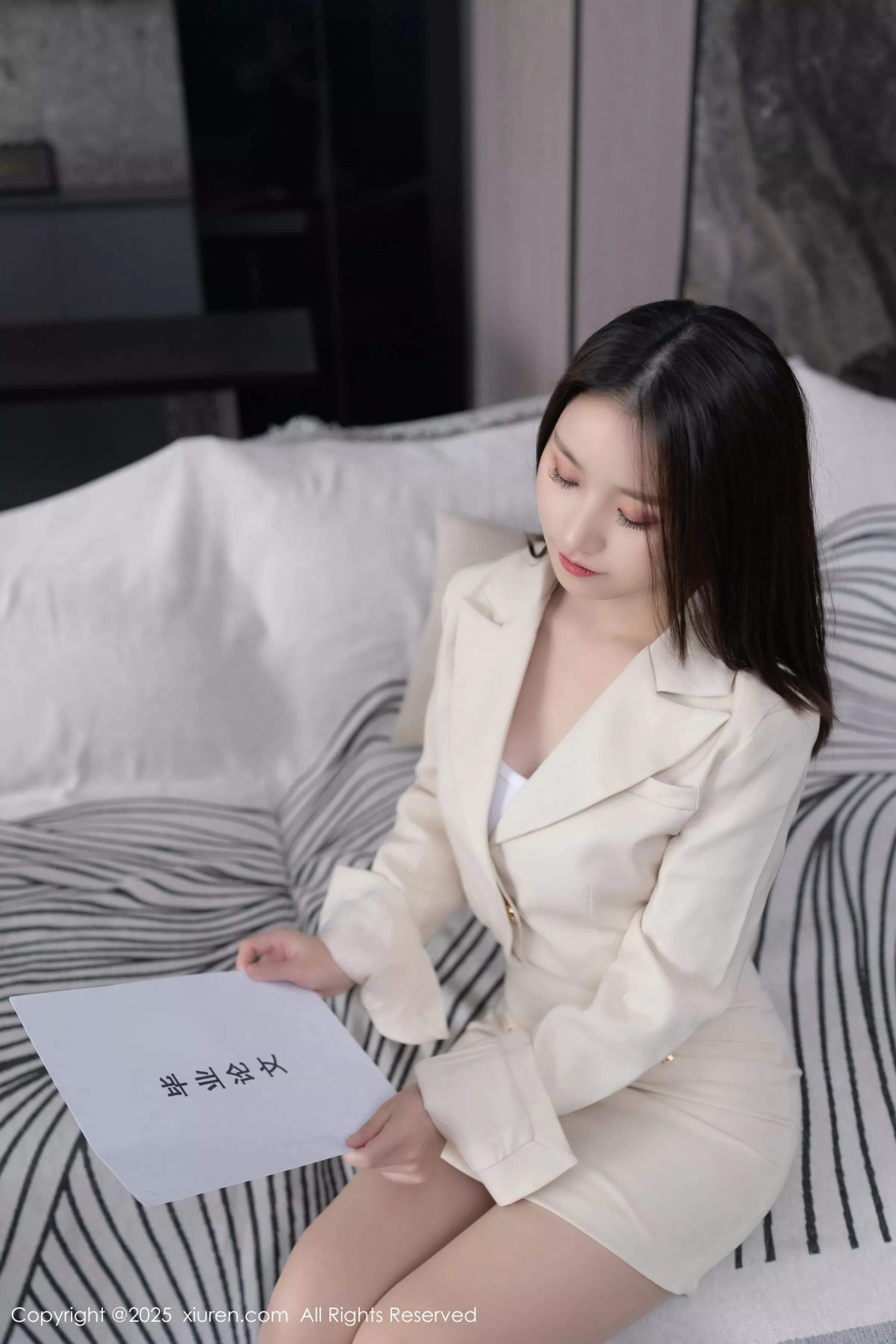 [[XiuRen秀人网]秀人网]No.10428_模特杏子Yada性感浅色短裙露超薄肉丝秀曼妙身姿迷人诱惑写真60P