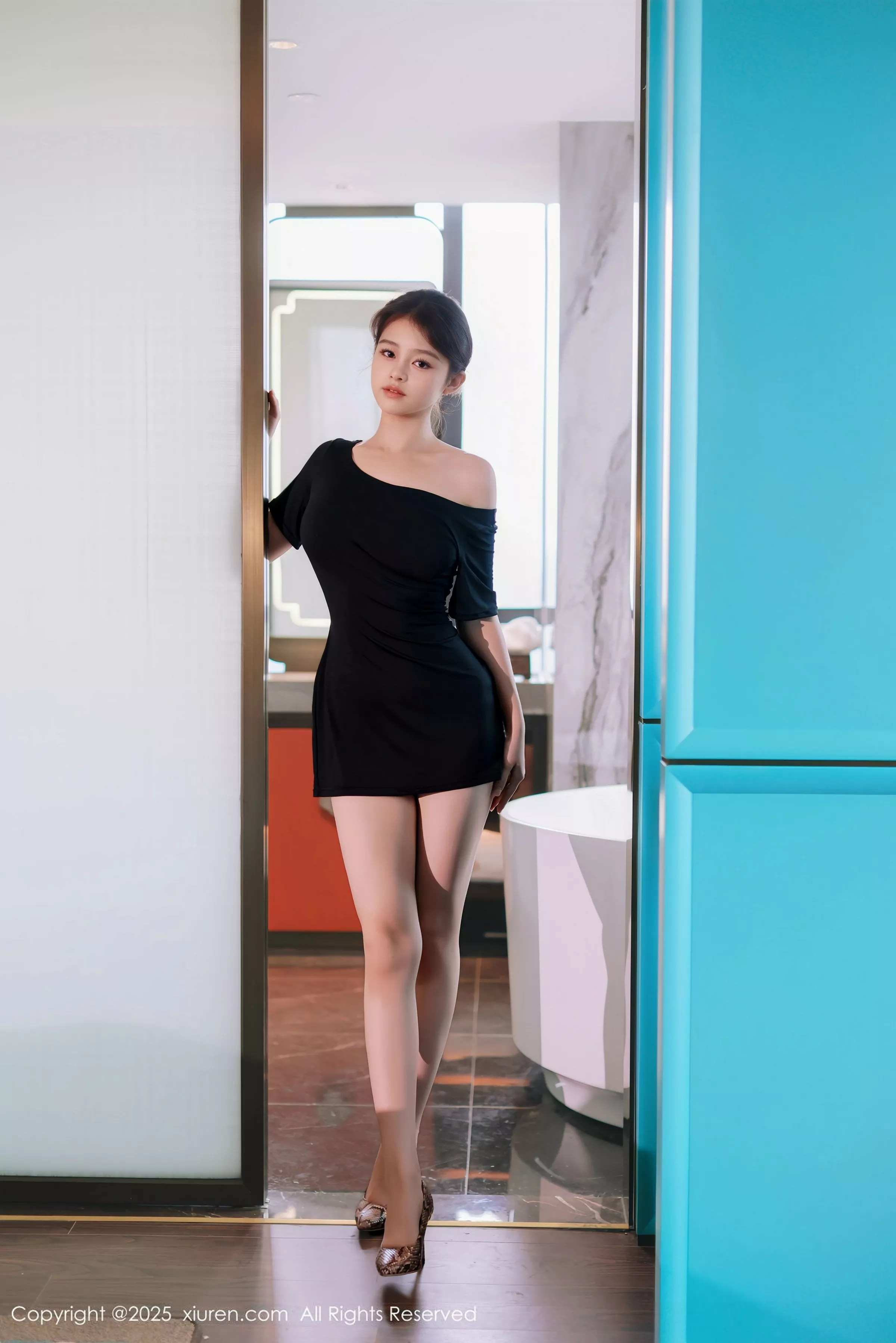 [[XiuRen秀人网]秀人网]No.10426_模特小橘子orange性感黑色连衣短裙露丁字裤秀曼妙身姿诱惑写真86P