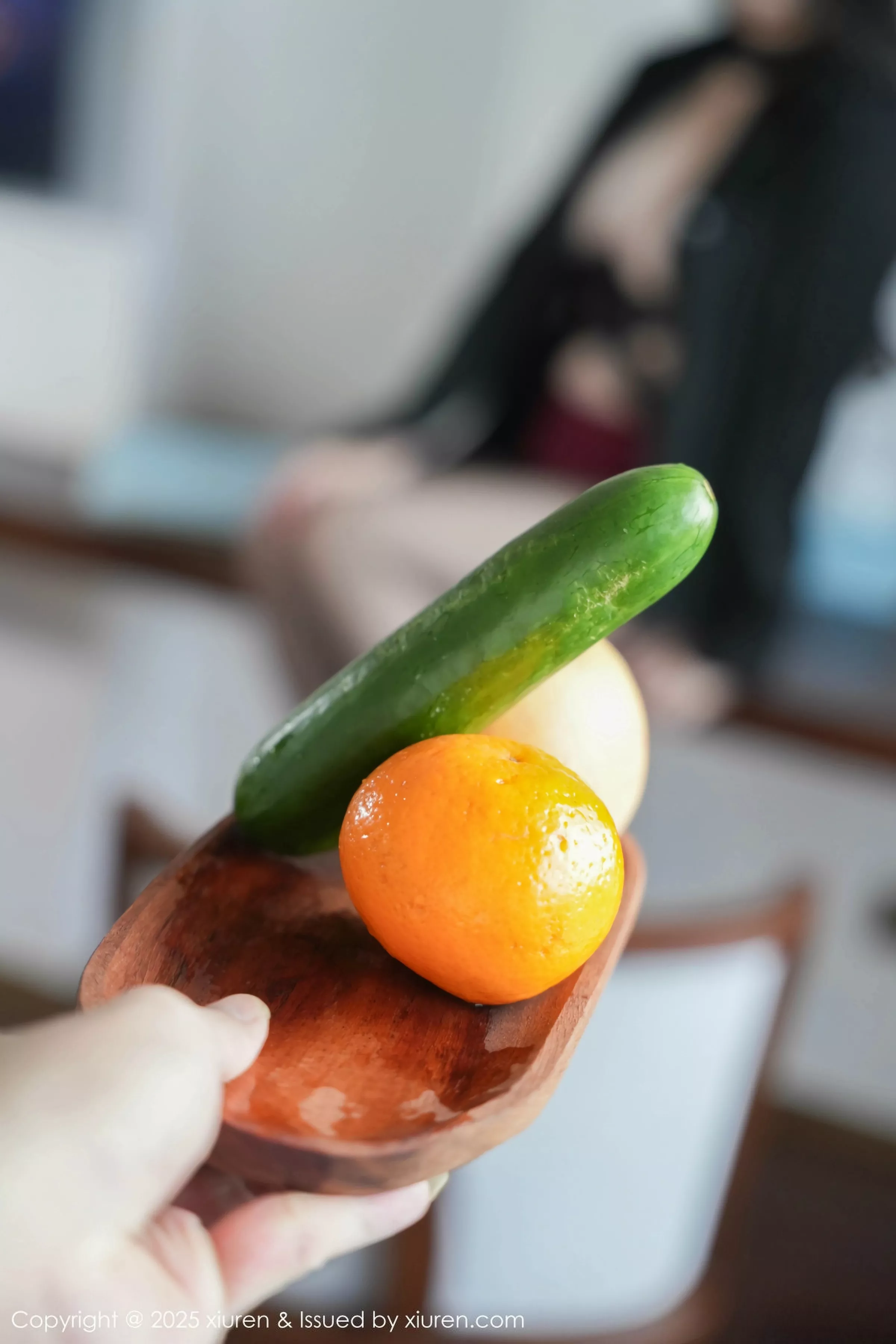 [[XiuRen秀人网]秀人网]No.10527_模特软情性感黑色制服配红色短裙露超薄黑丝秀曼妙身姿诱惑写真66P