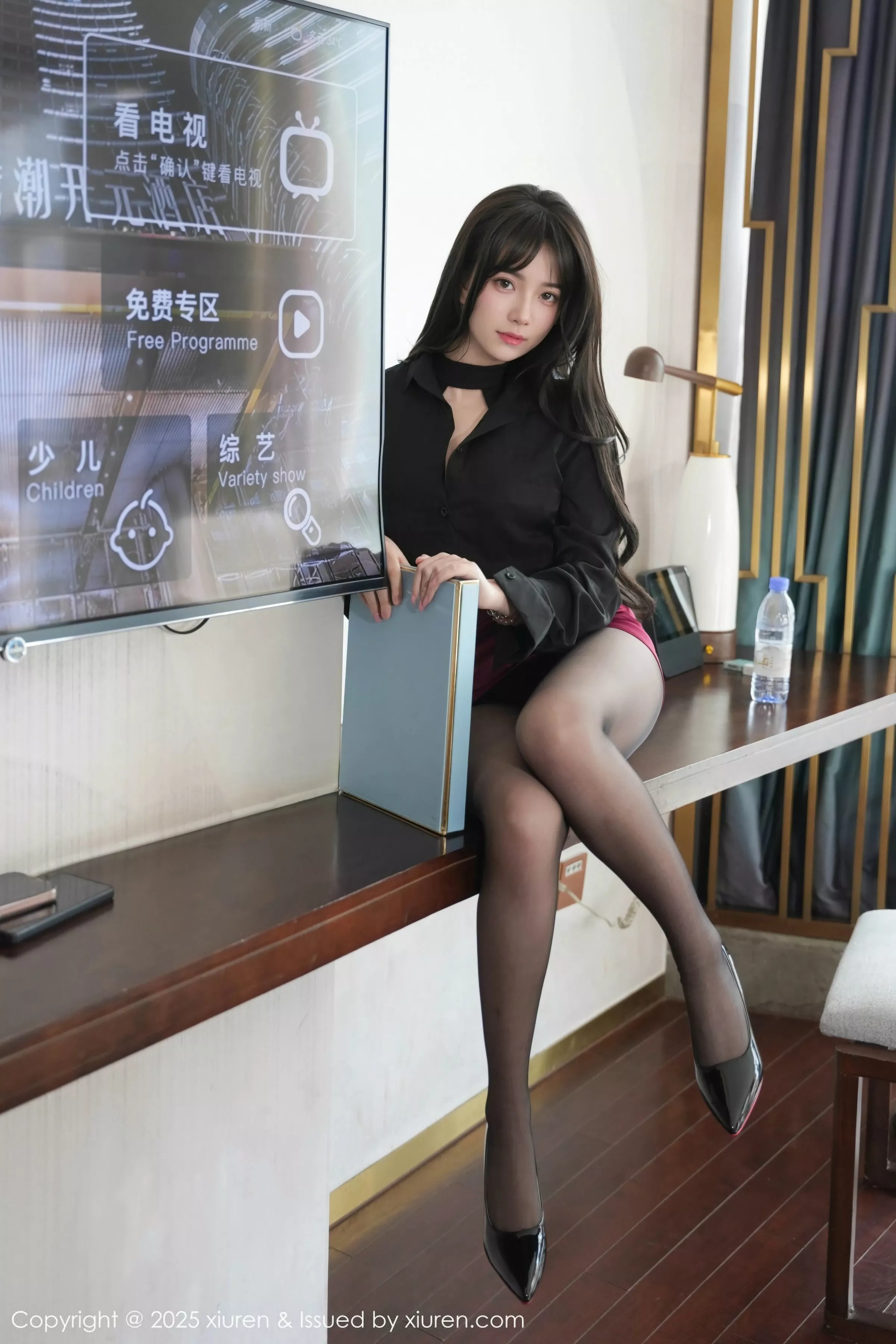 [[XiuRen秀人网]秀人网]No.10527_模特软情性感黑色制服配红色短裙露超薄黑丝秀曼妙身姿诱惑写真66P