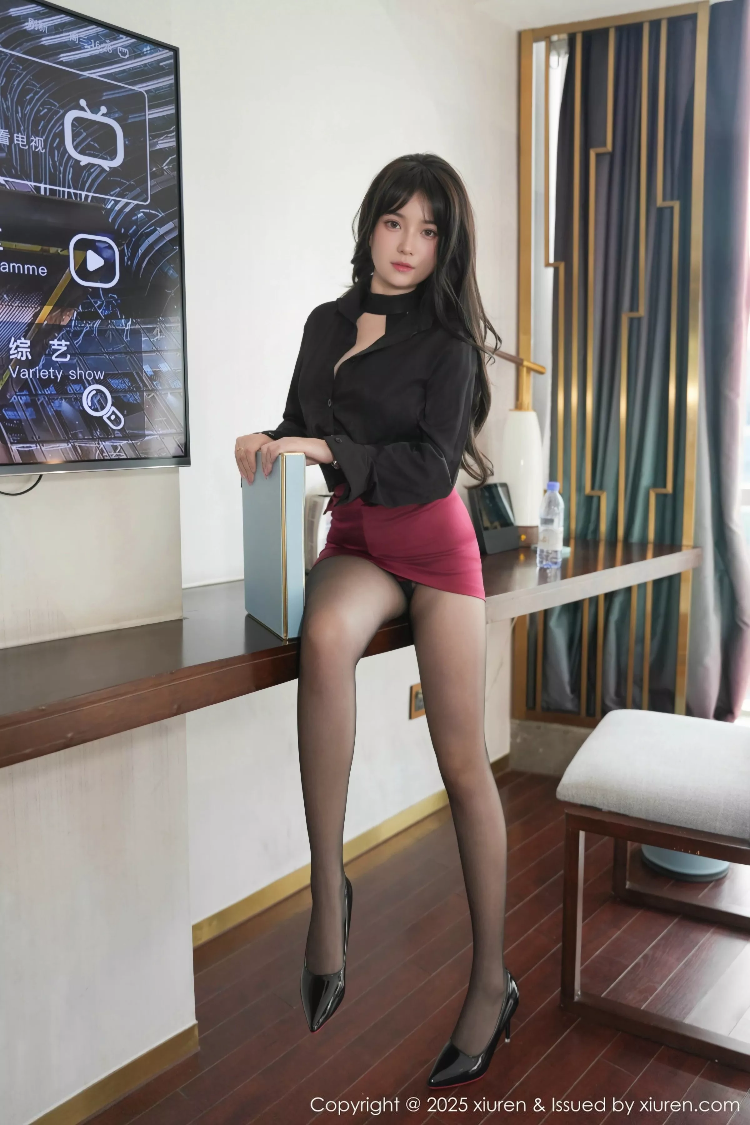 [[XiuRen秀人网]秀人网]No.10527_模特软情性感黑色制服配红色短裙露超薄黑丝秀曼妙身姿诱惑写真66P