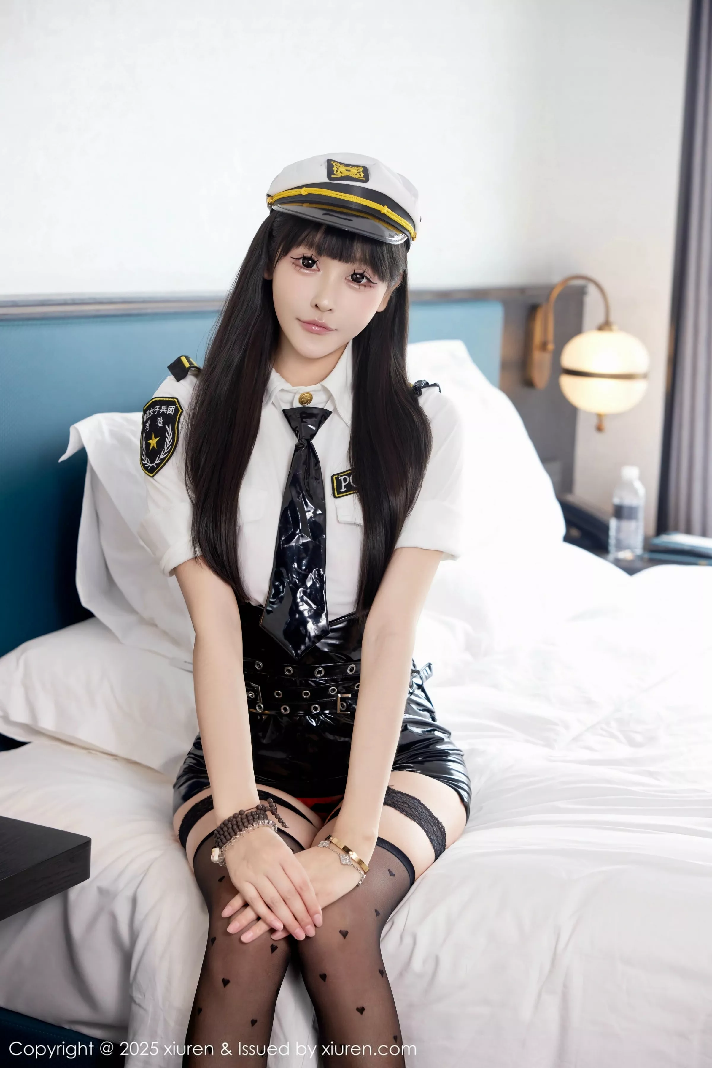 [[XiuRen秀人网]秀人网]No.10533_模特智恩baby性感警服制服露红色蕾丝内衣秀丰腴美臀诱惑写真56P