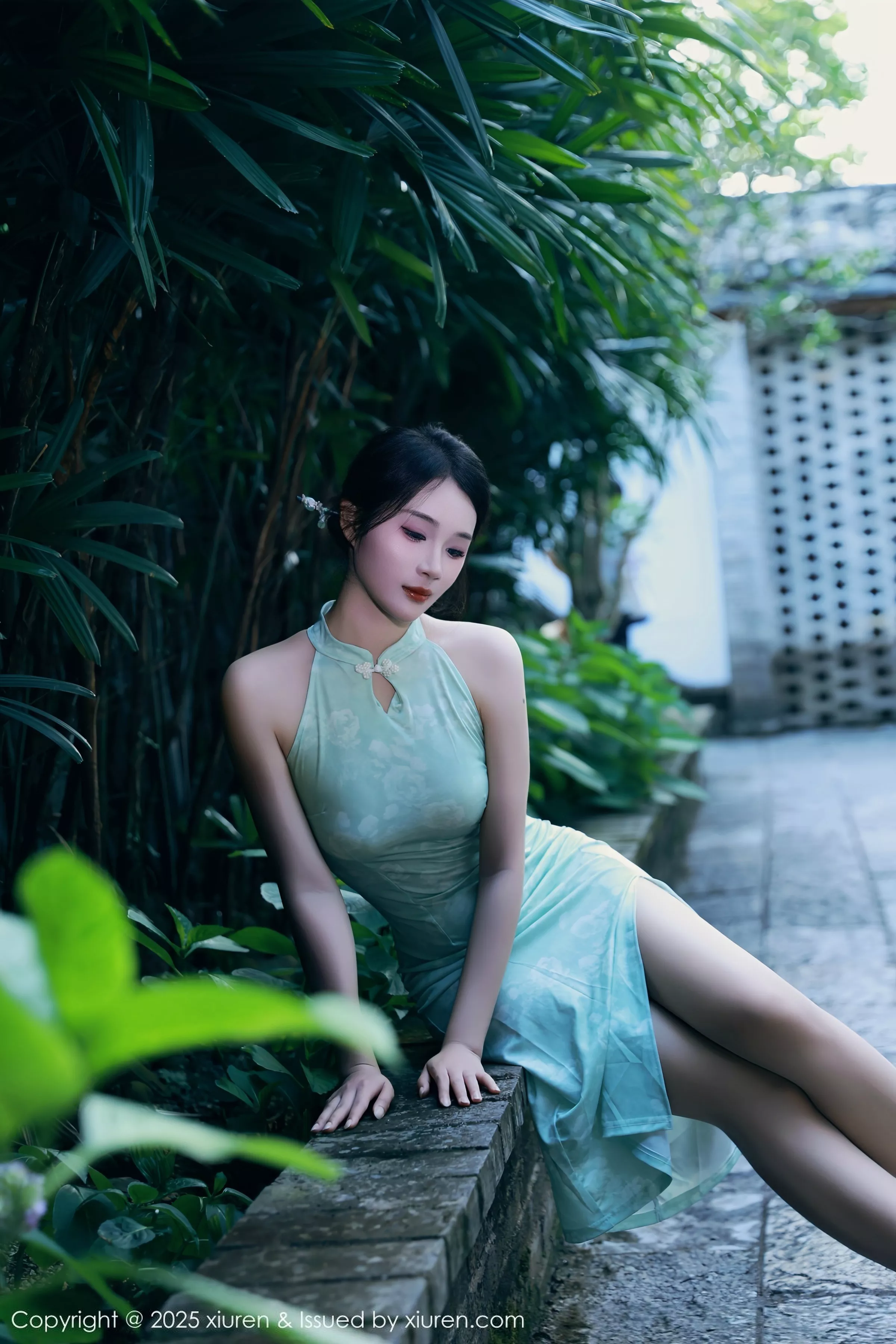 [[XiuRen秀人网]秀人网]No.10538_模特南乔性感浅绿色旗袍服饰配超薄无内肉丝秀完美身材诱惑写真84P