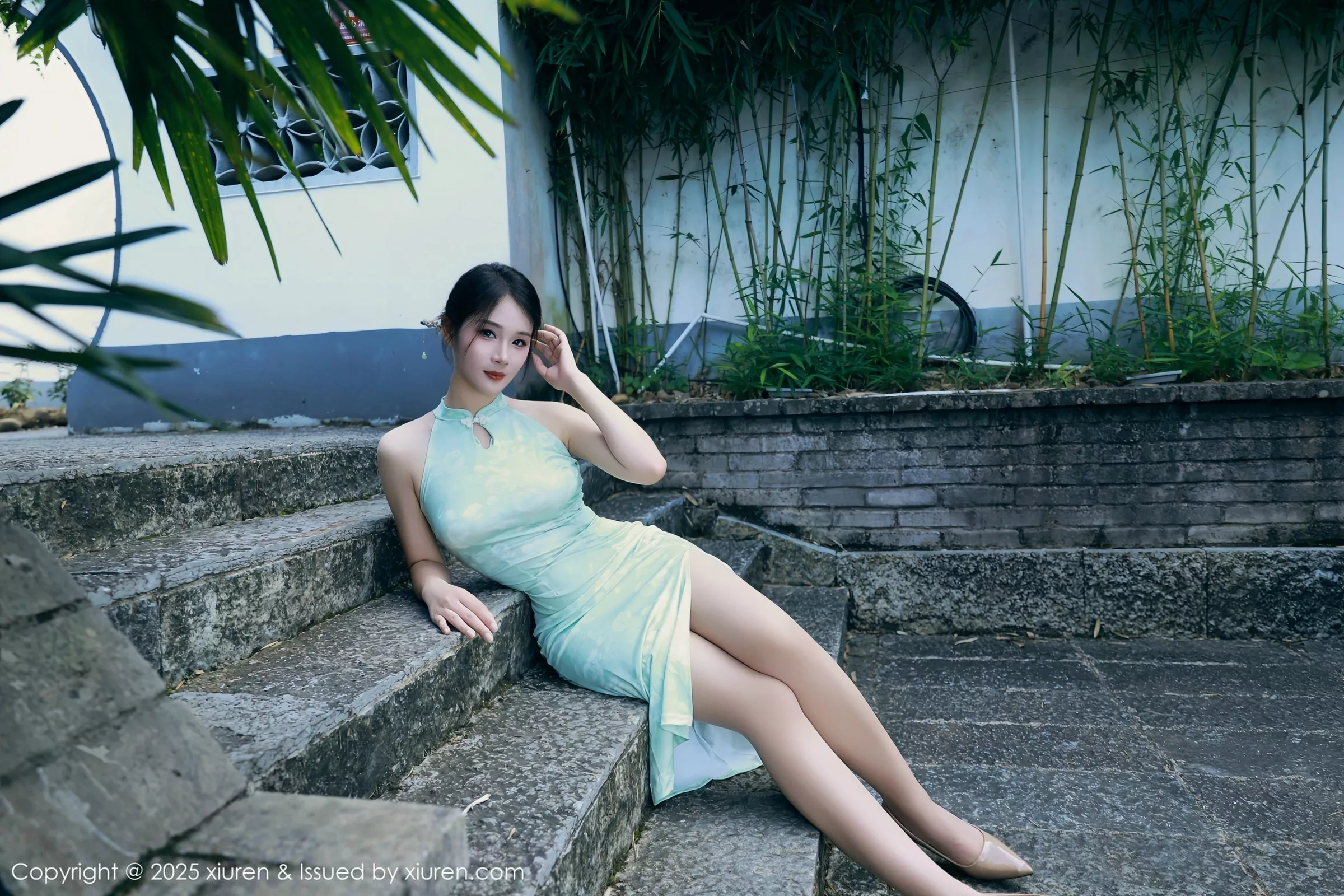 [[XiuRen秀人网]秀人网]No.10538_模特南乔性感浅绿色旗袍服饰配超薄无内肉丝秀完美身材诱惑写真84P