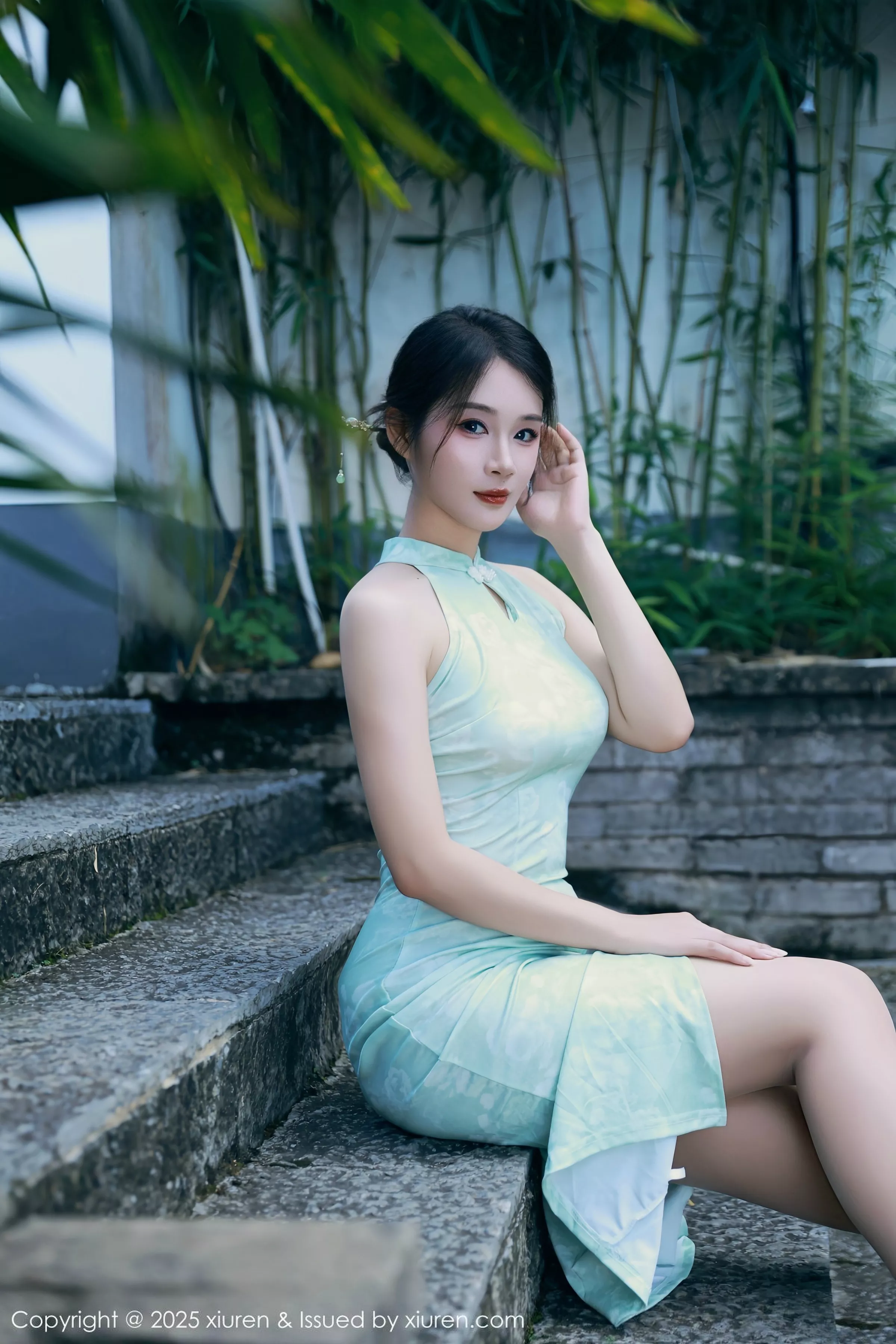 [[XiuRen秀人网]秀人网]No.10538_模特南乔性感浅绿色旗袍服饰配超薄无内肉丝秀完美身材诱惑写真84P