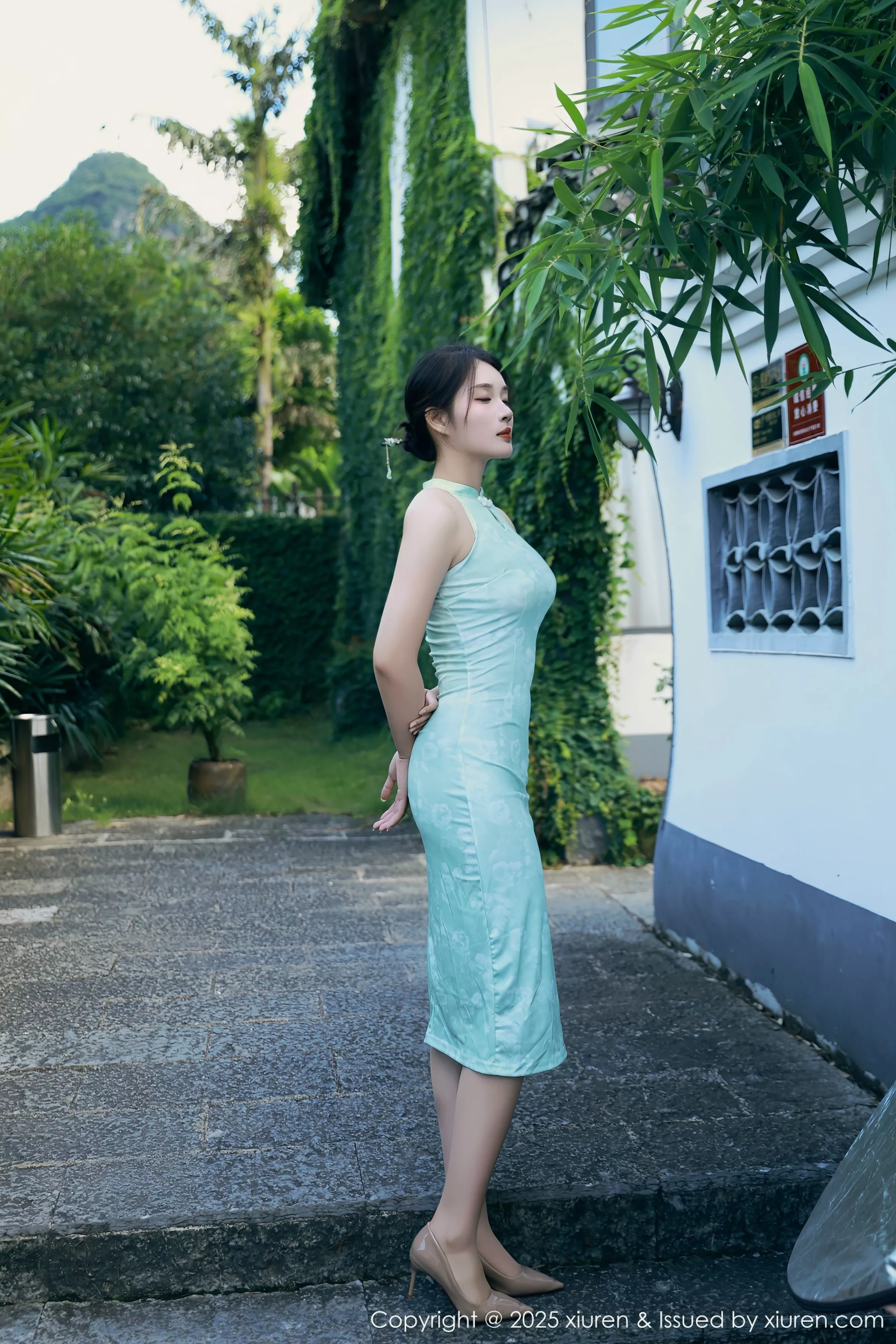 [[XiuRen秀人网]秀人网]No.10538_模特南乔性感浅绿色旗袍服饰配超薄无内肉丝秀完美身材诱惑写真84P