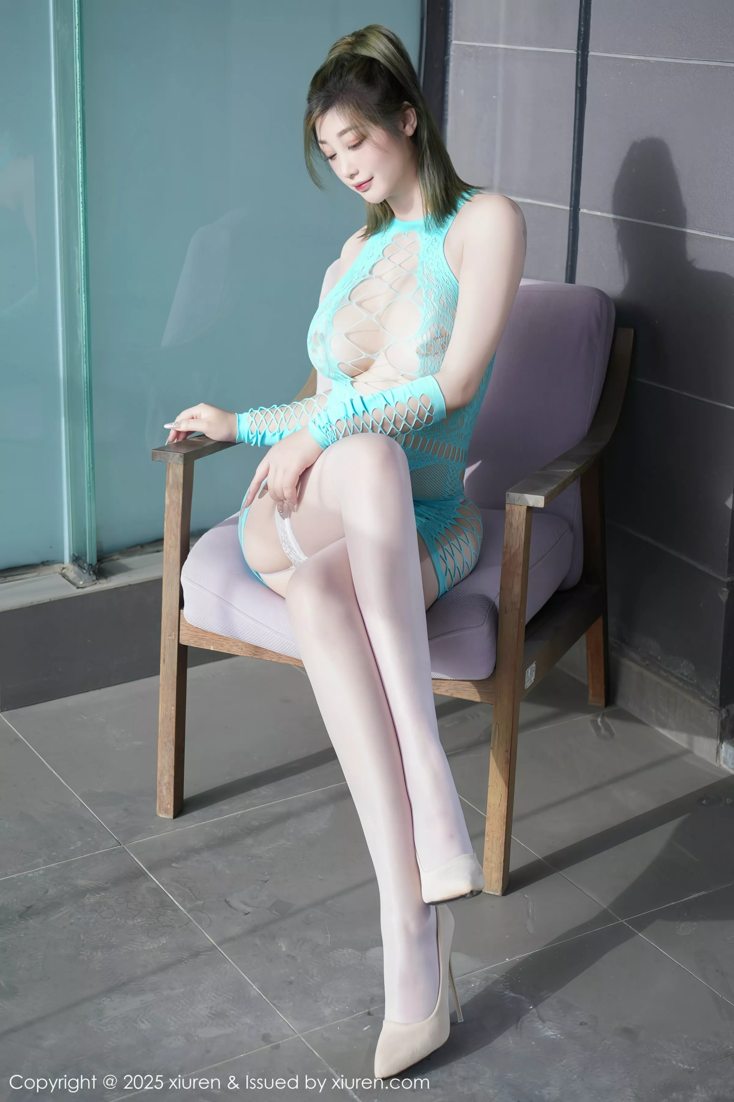 [[XiuRen秀人网]秀人网]No.10539_女神妲己_Toxic性感翠绿色缕空蕾丝情趣服饰秀雪峰美臀诱惑写真78P