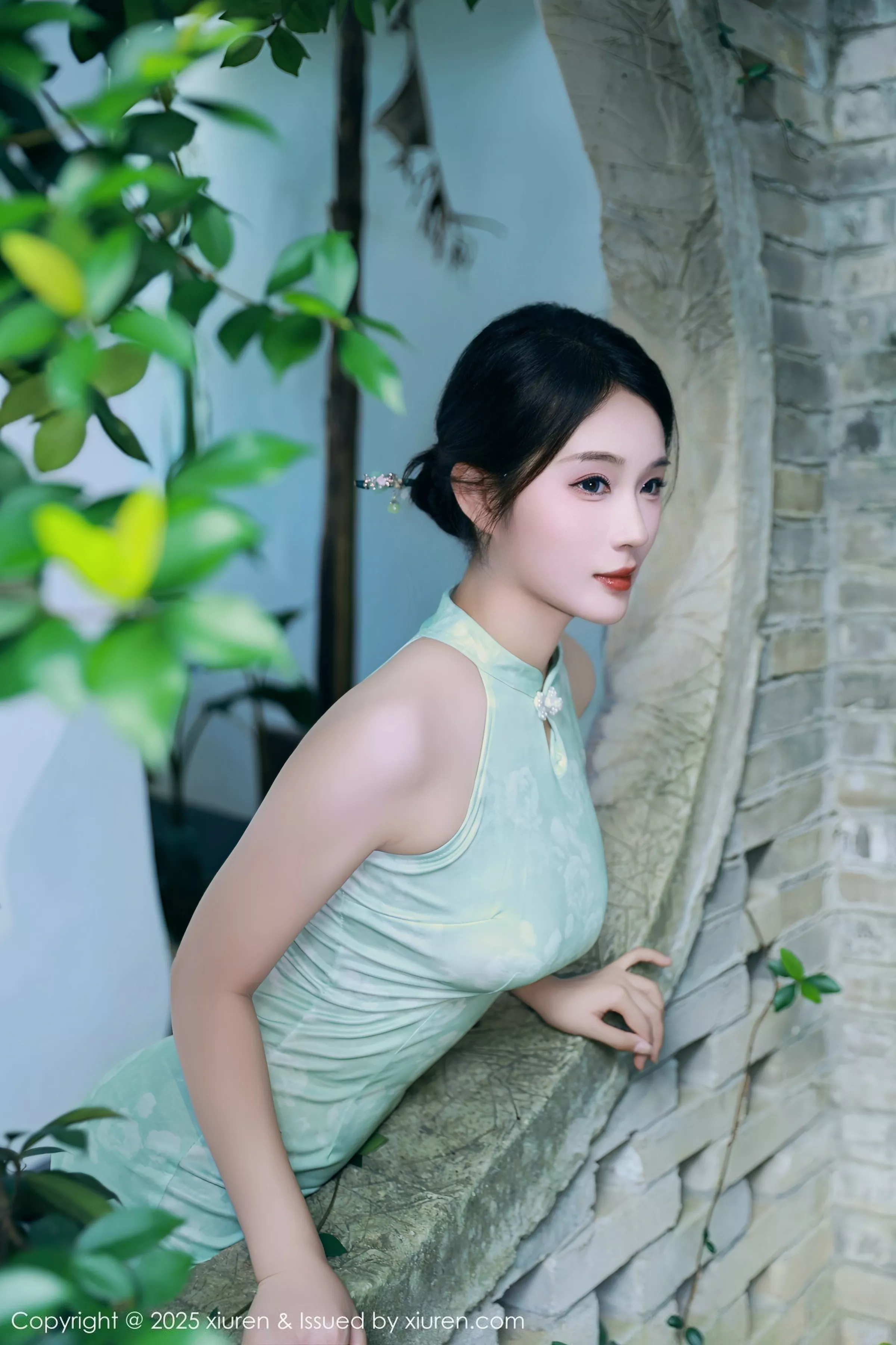 [[XiuRen秀人网]秀人网]No.10538_模特南乔性感浅绿色旗袍服饰配超薄无内肉丝秀完美身材诱惑写真84P