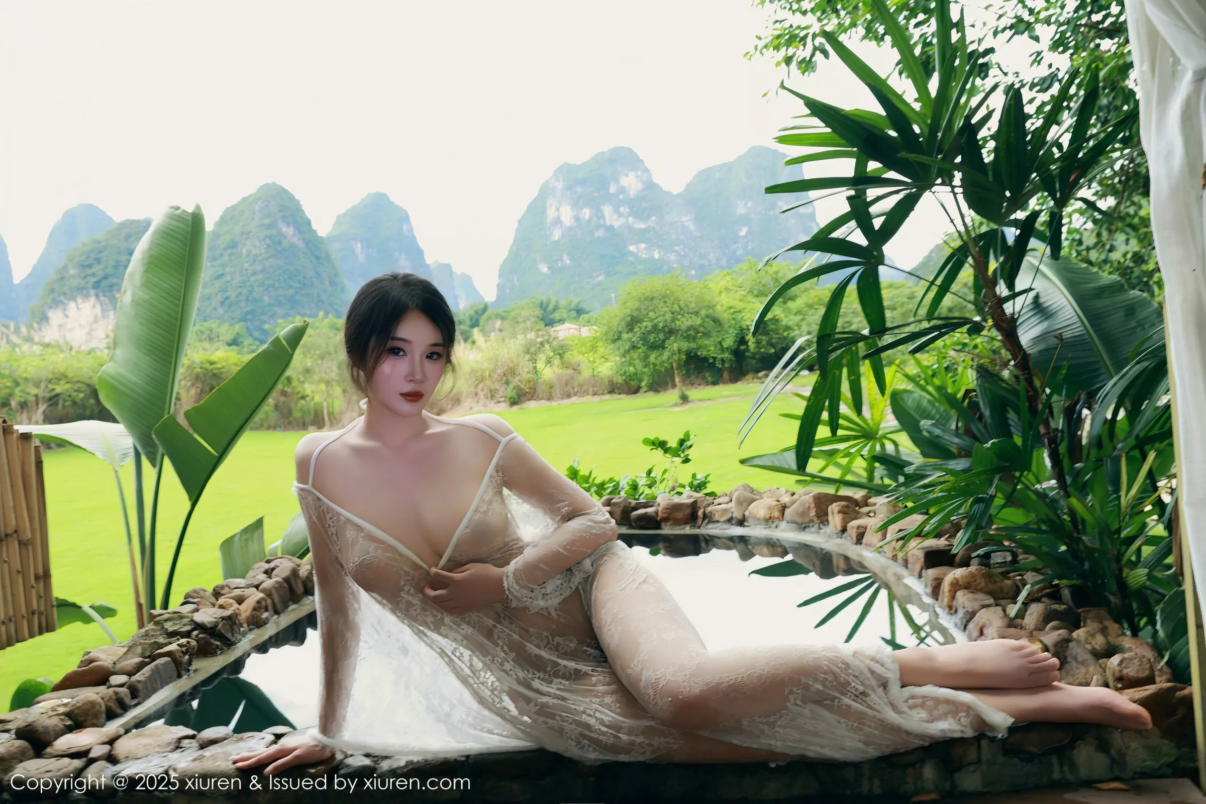 [[XiuRen秀人网]秀人网]No.10538_模特南乔性感浅绿色旗袍服饰配超薄无内肉丝秀完美身材诱惑写真84P