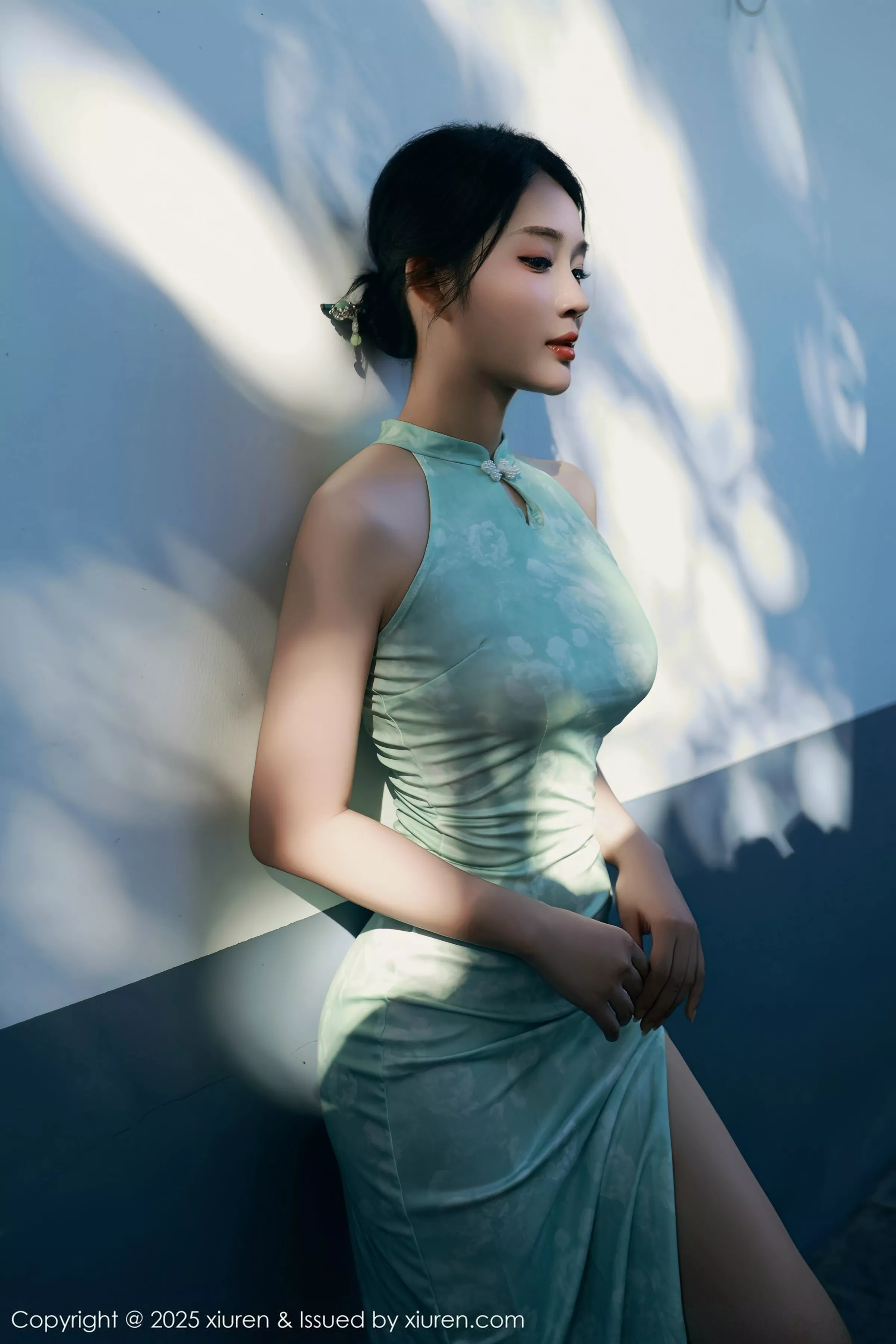 [[XiuRen秀人网]秀人网]No.10538_模特南乔性感浅绿色旗袍服饰配超薄无内肉丝秀完美身材诱惑写真84P