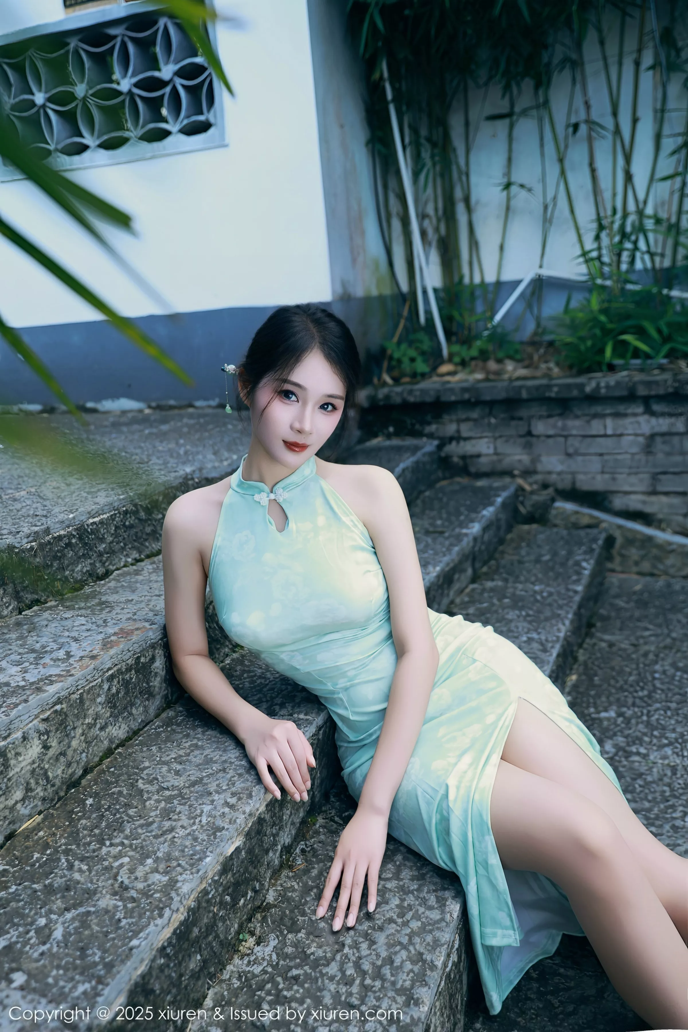 [[XiuRen秀人网]秀人网]No.10538_模特南乔性感浅绿色旗袍服饰配超薄无内肉丝秀完美身材诱惑写真84P