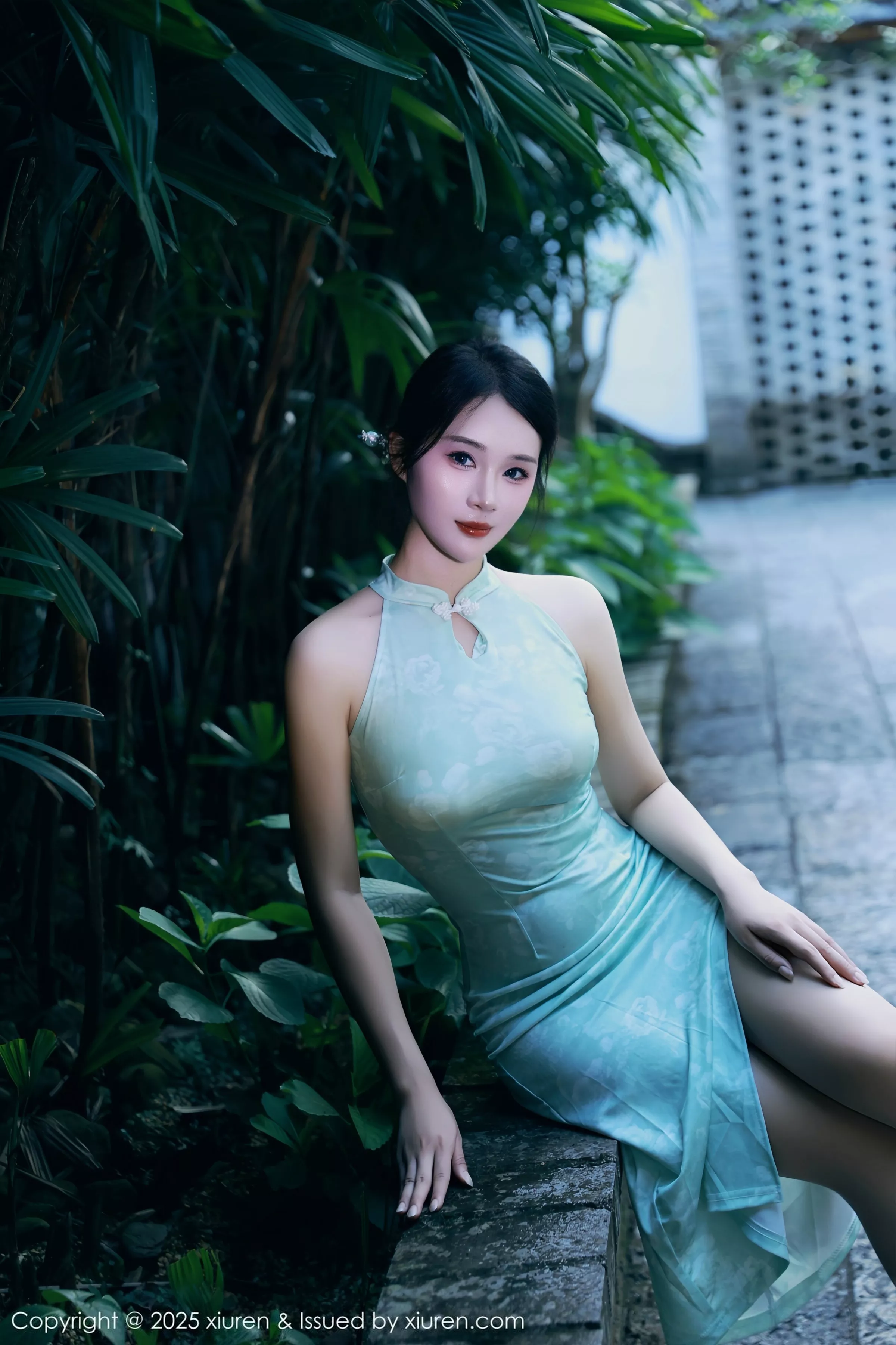 [[XiuRen秀人网]秀人网]No.10538_模特南乔性感浅绿色旗袍服饰配超薄无内肉丝秀完美身材诱惑写真84P