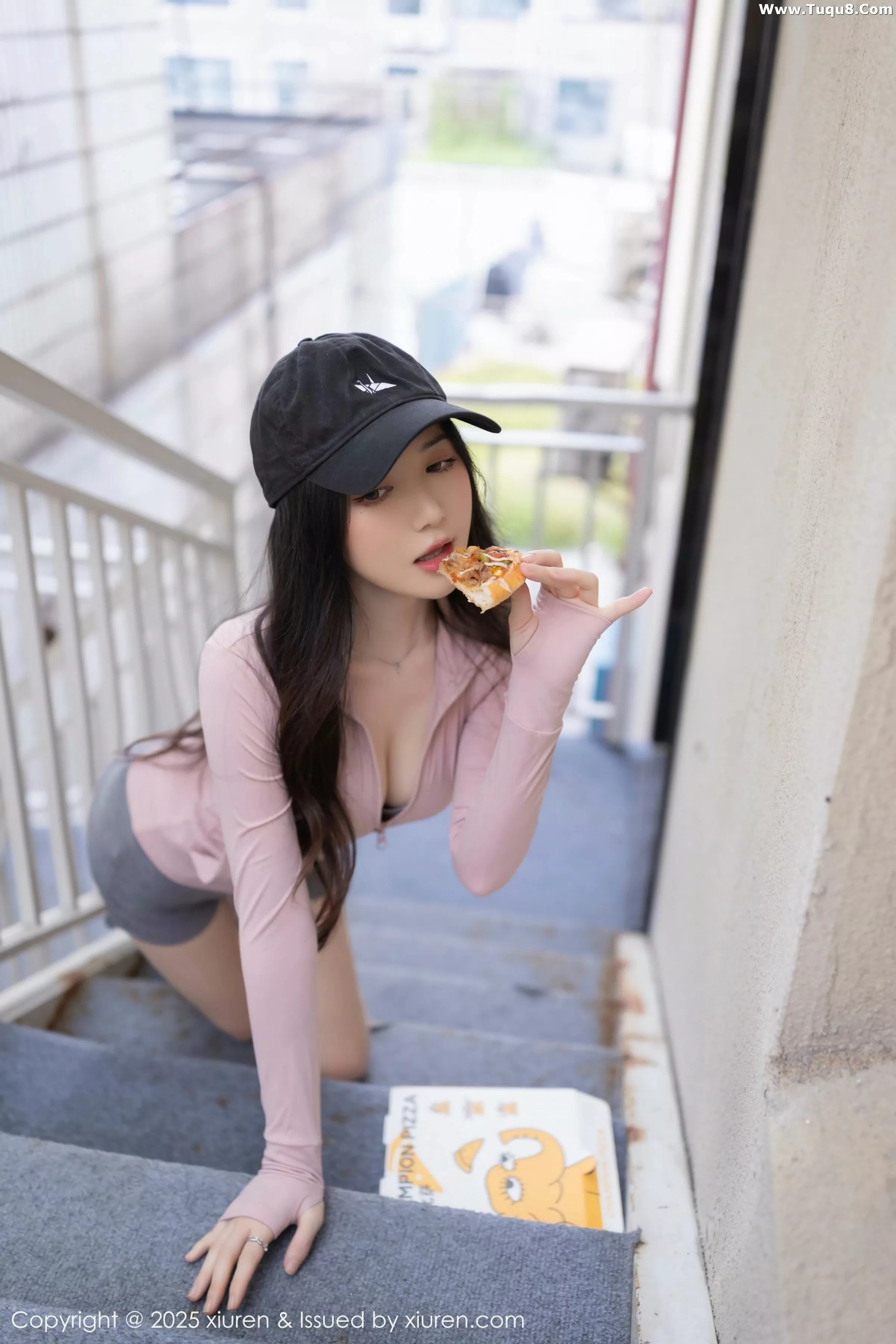 [[XiuRen秀人网]秀人网]No.10542_模特鱼子酱Fish粉色上衣配灰短裙露灰色内衣秀曼妙身材诱惑写真80P