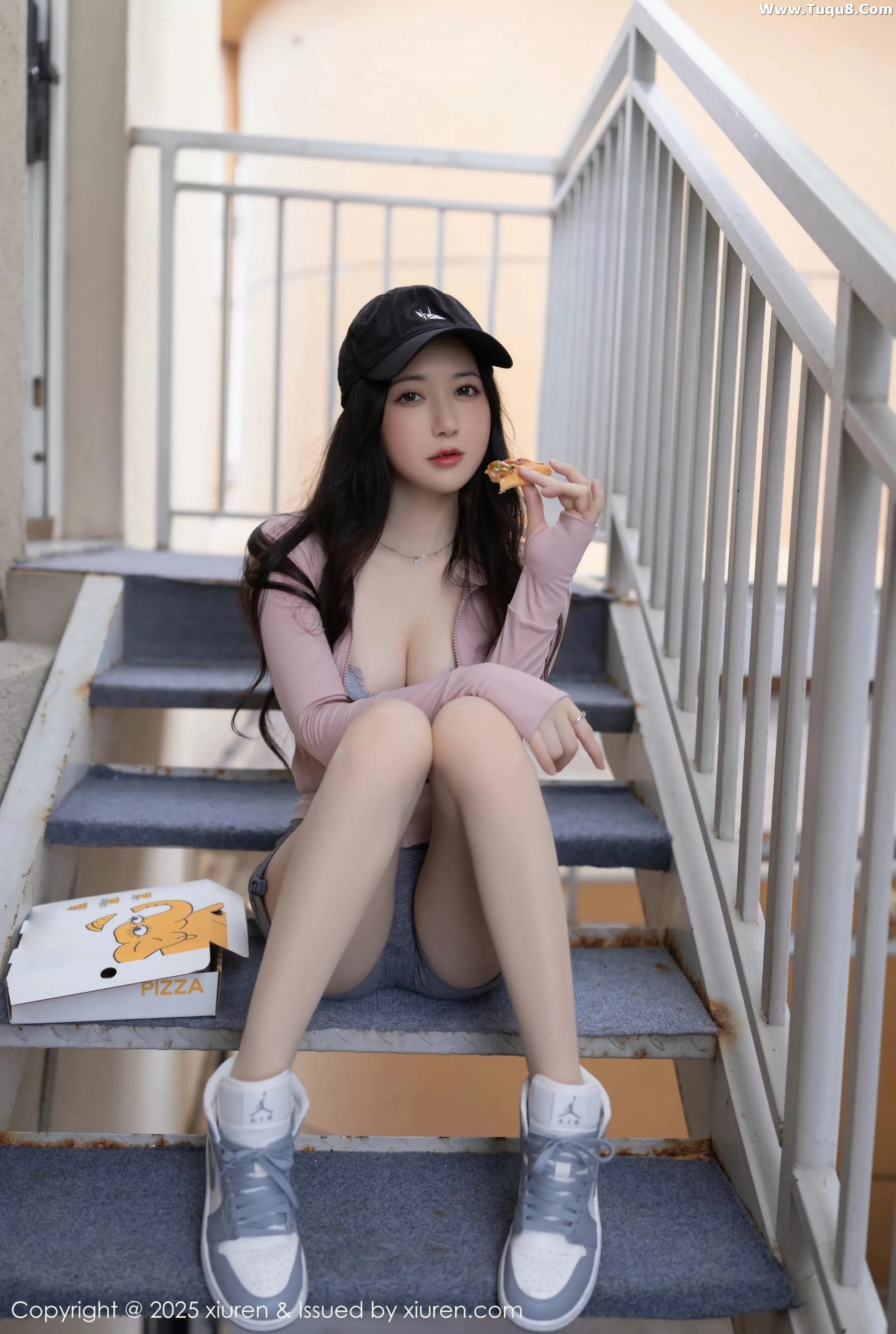 [[XiuRen秀人网]秀人网]No.10542_模特鱼子酱Fish粉色上衣配灰短裙露灰色内衣秀曼妙身材诱惑写真80P