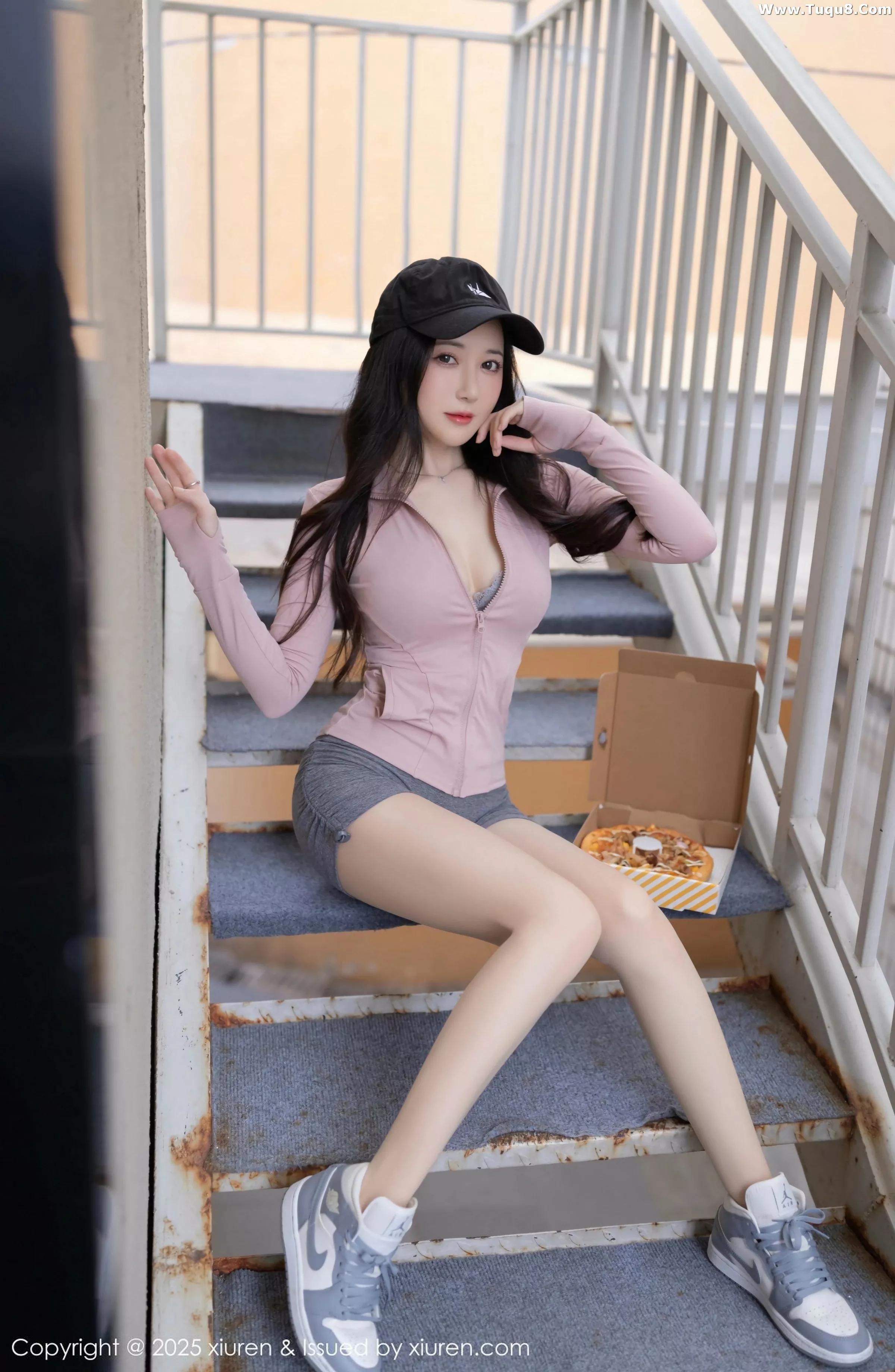 [[XiuRen秀人网]秀人网]No.10542_模特鱼子酱Fish粉色上衣配灰短裙露灰色内衣秀曼妙身材诱惑写真80P