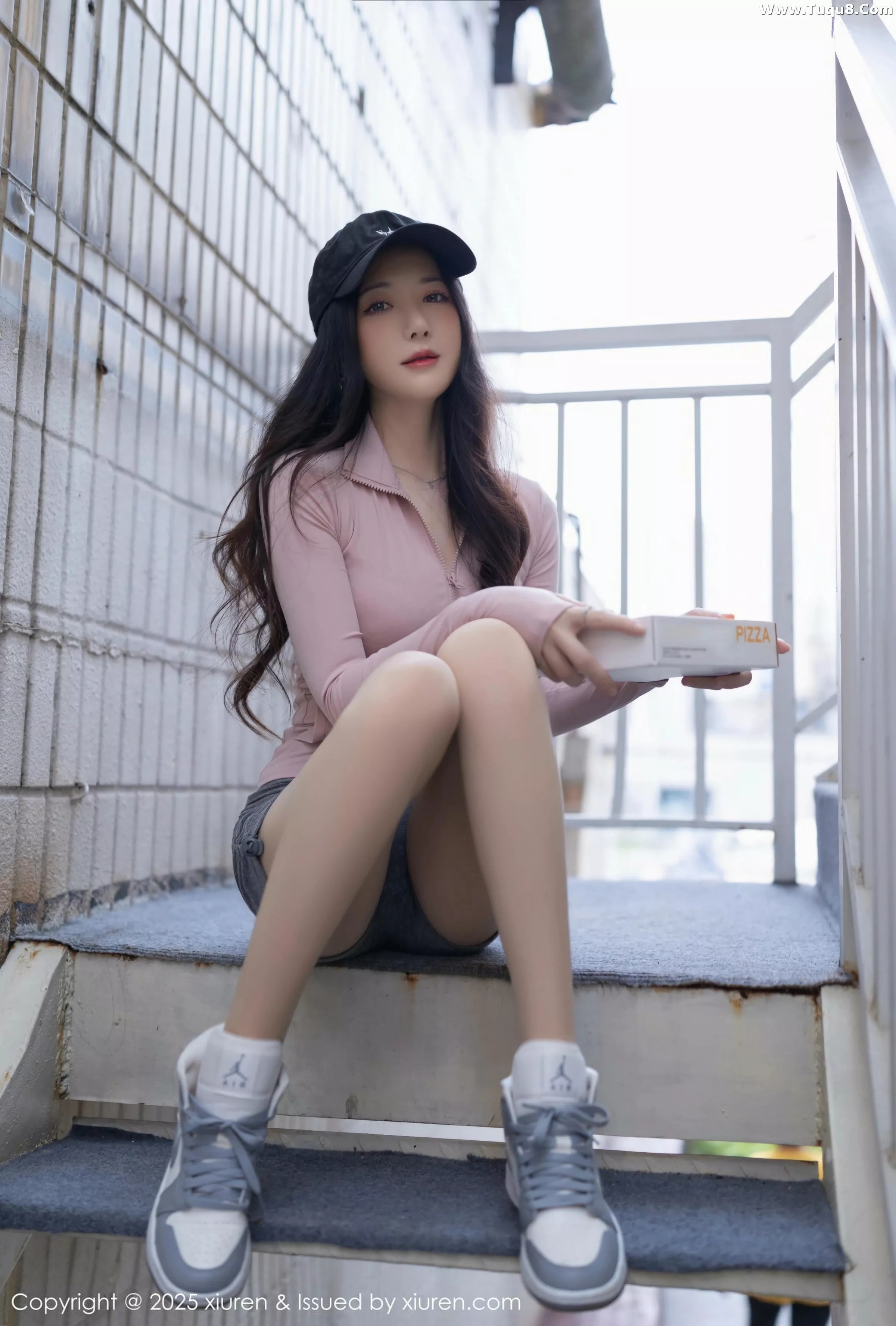 [[XiuRen秀人网]秀人网]No.10542_模特鱼子酱Fish粉色上衣配灰短裙露灰色内衣秀曼妙身材诱惑写真80P