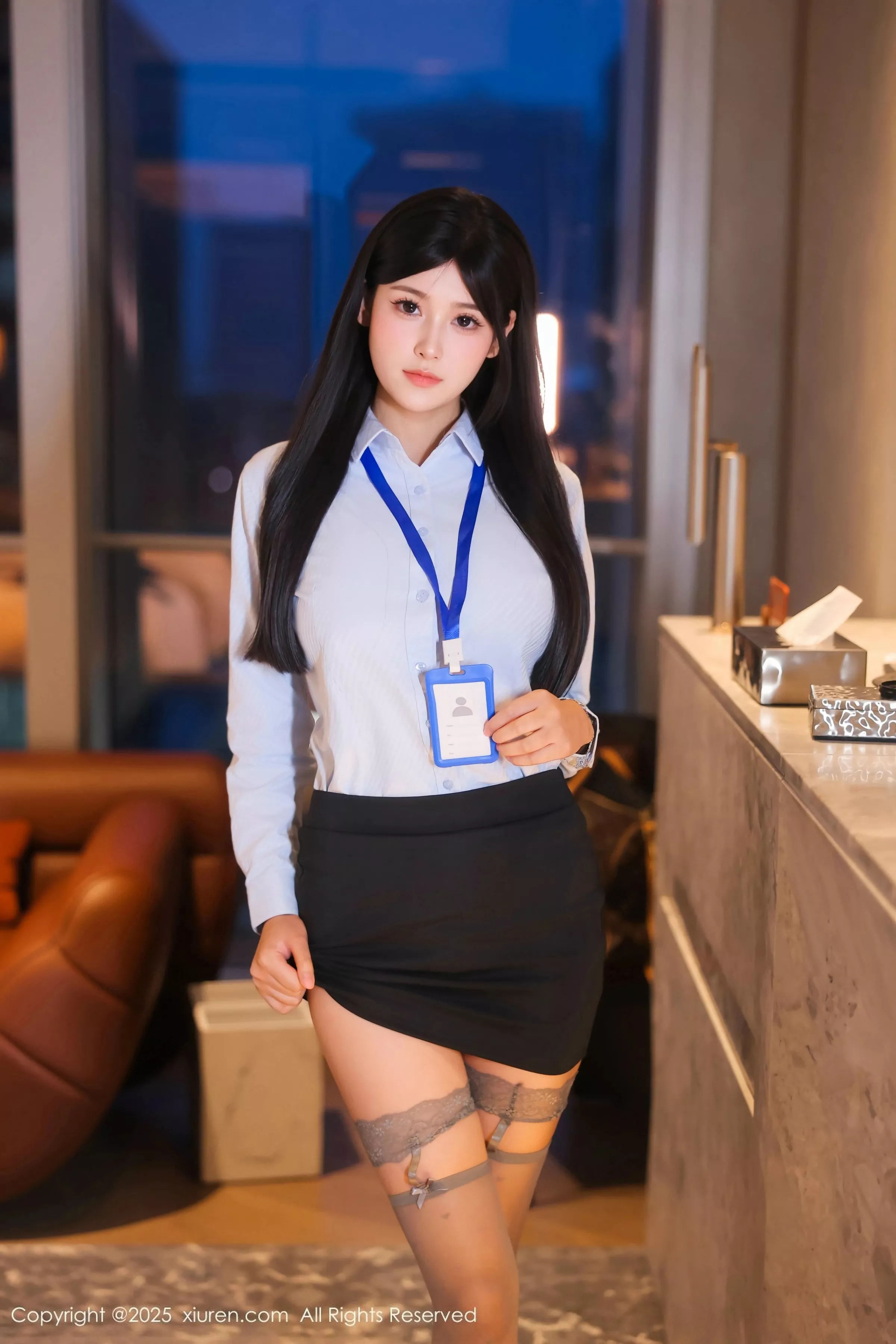 [[XiuRen秀人网]秀人网]No.10440_模特余安安OL服饰露黑色情趣内衣配灰丝袜秀凹凸身材诱惑写真69P