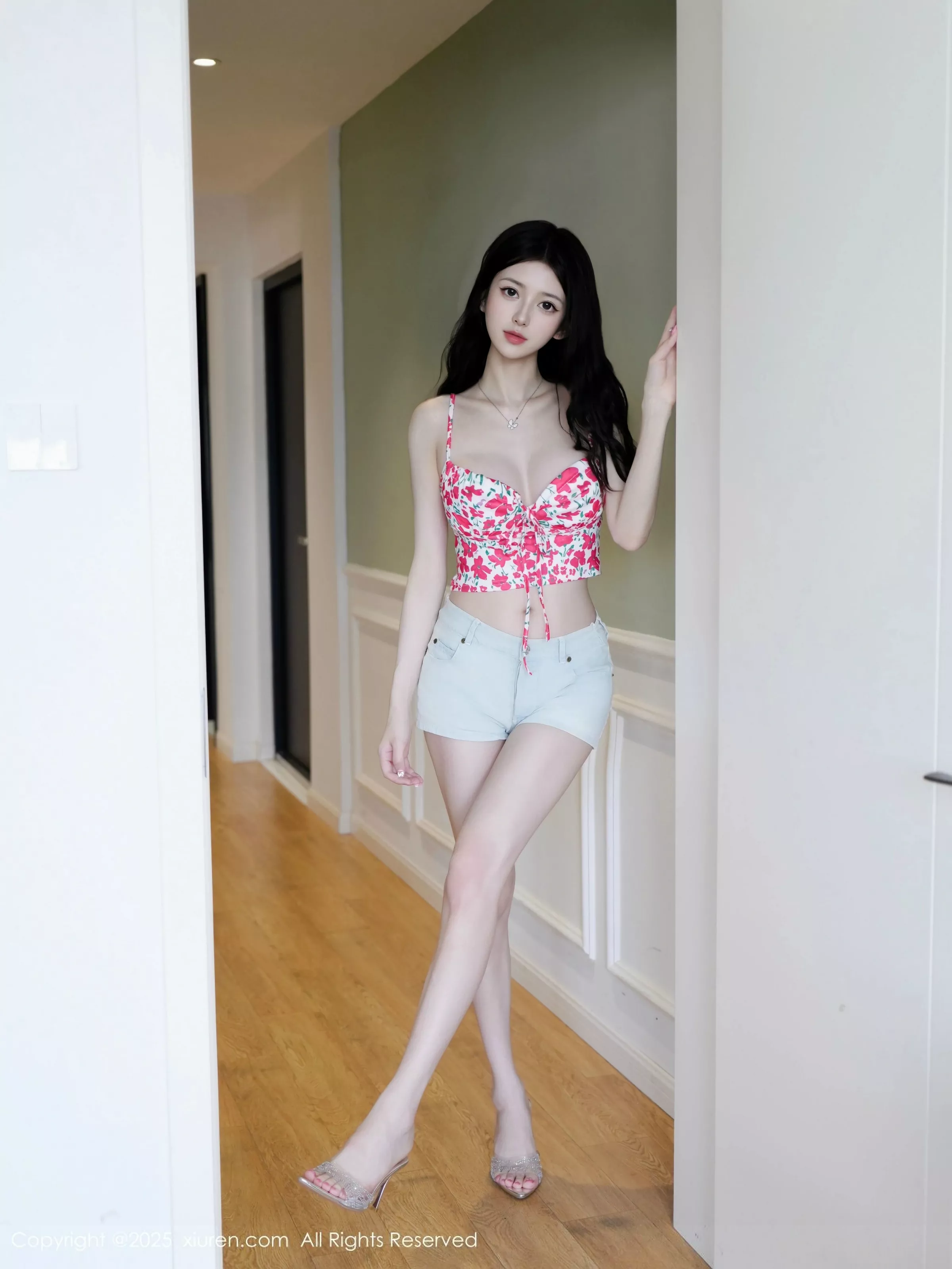 [[XiuRen秀人网]秀人网]No.10442_模特白小蝶性感花色内衣配牛仔短裤半脱秀完美曲线诱惑写真70P