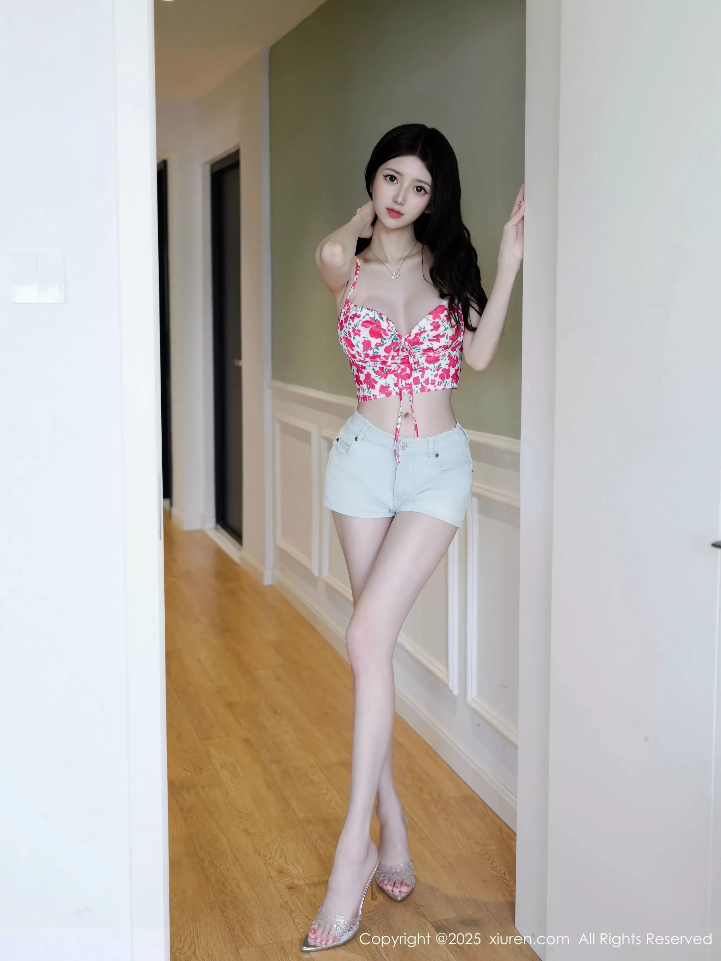 [[XiuRen秀人网]秀人网]No.10442_模特白小蝶性感花色内衣配牛仔短裤半脱秀完美曲线诱惑写真70P