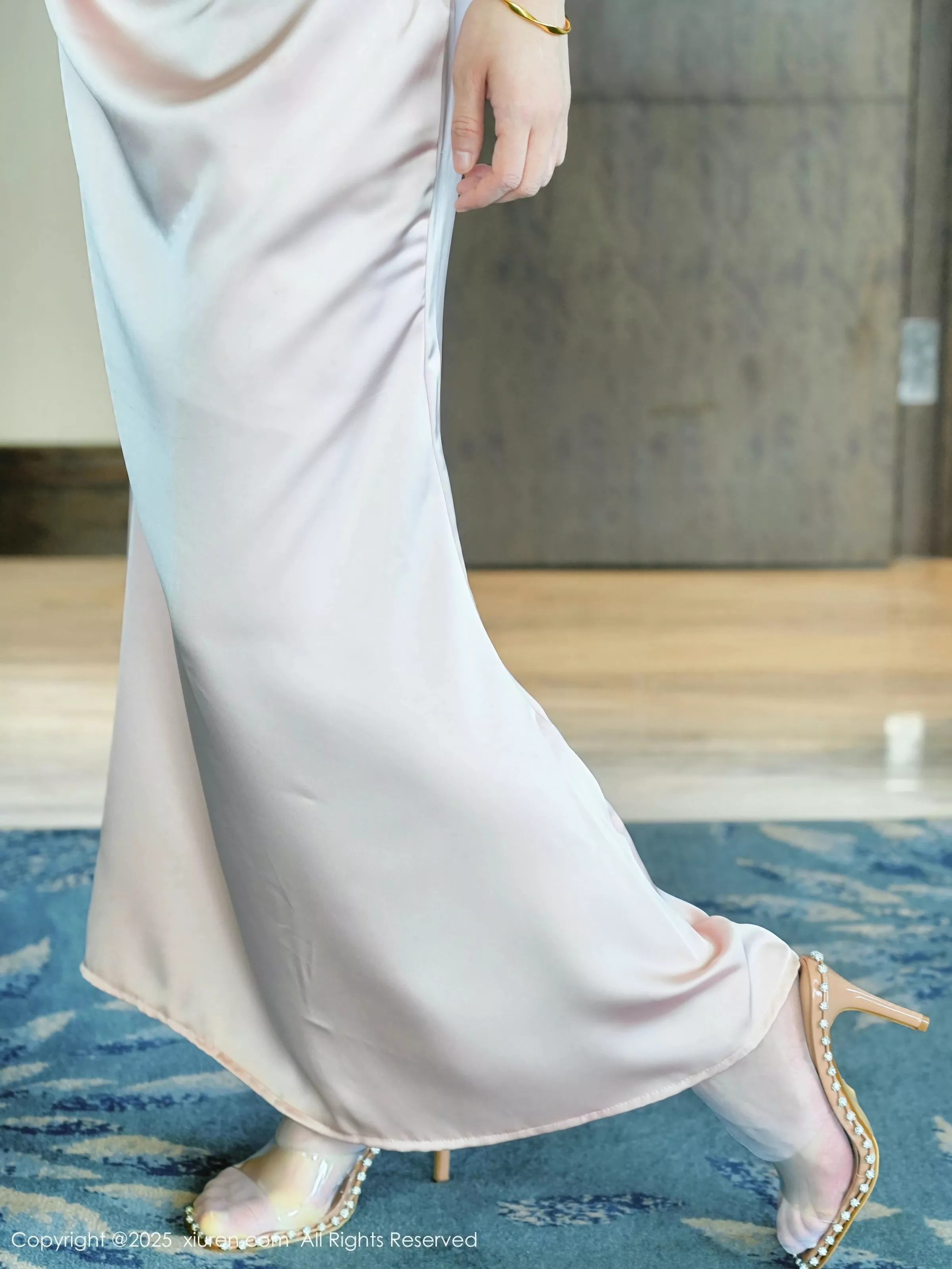 [[XiuRen秀人网]秀人网]No.10438_新人模特梨霜儿性感白色蕾丝内衣配白丝吊袜秀凹凸身材诱惑写真82P