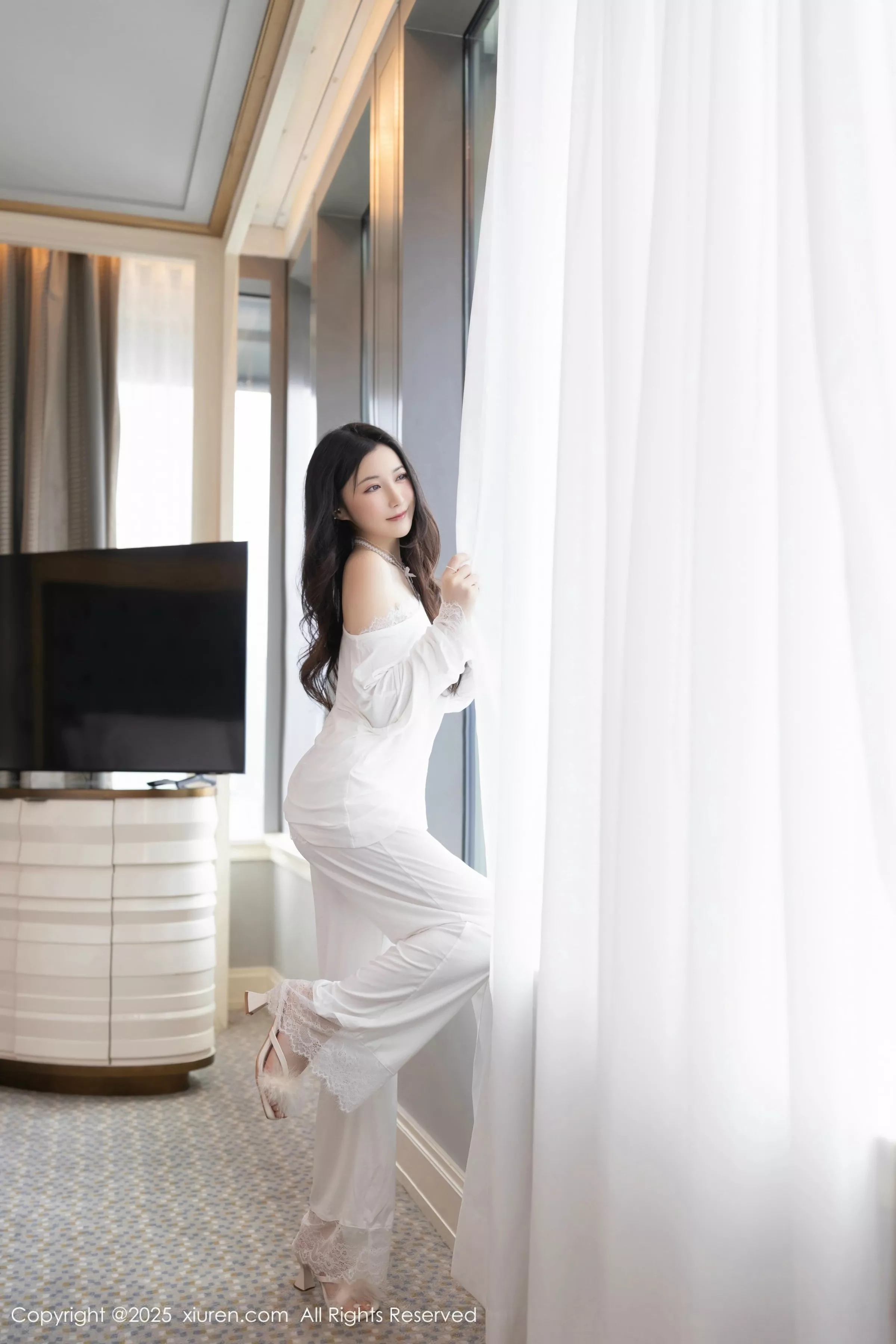 [[XiuRen秀人网]秀人网]No.10445_模特鱼子酱Fish性感白色连衣裙露白色内衣秀曼妙身材诱惑写真81P