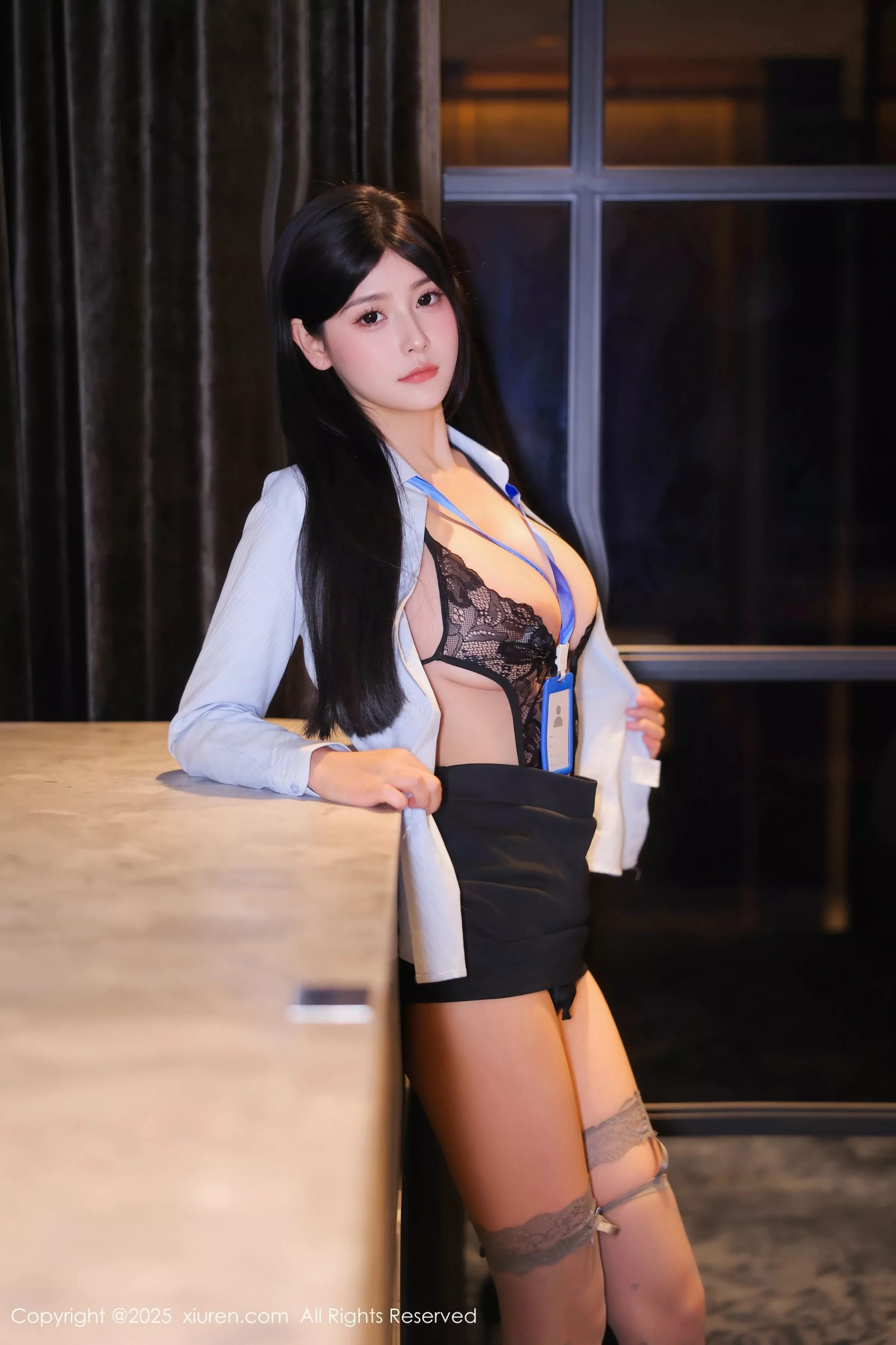 [[XiuRen秀人网]秀人网]No.10440_模特余安安OL服饰露黑色情趣内衣配灰丝袜秀凹凸身材诱惑写真69P