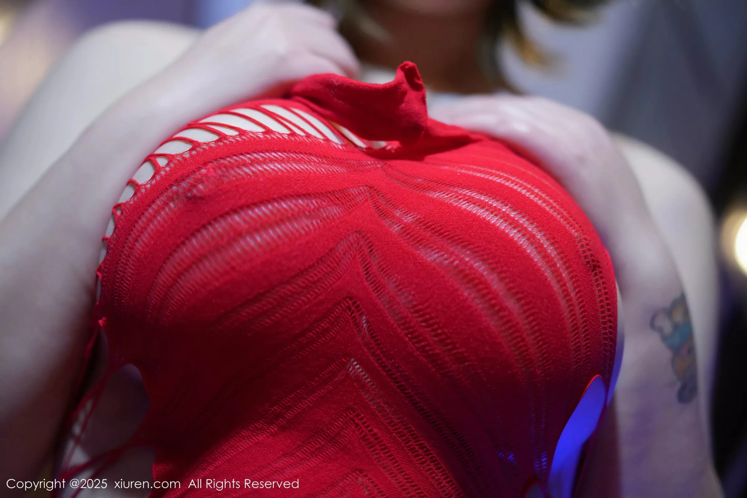 [[XiuRen秀人网]秀人网]No.10444_女神妲己_Toxic性感红色情趣服饰配红丝袜秀雪峰美臀诱惑写真79P