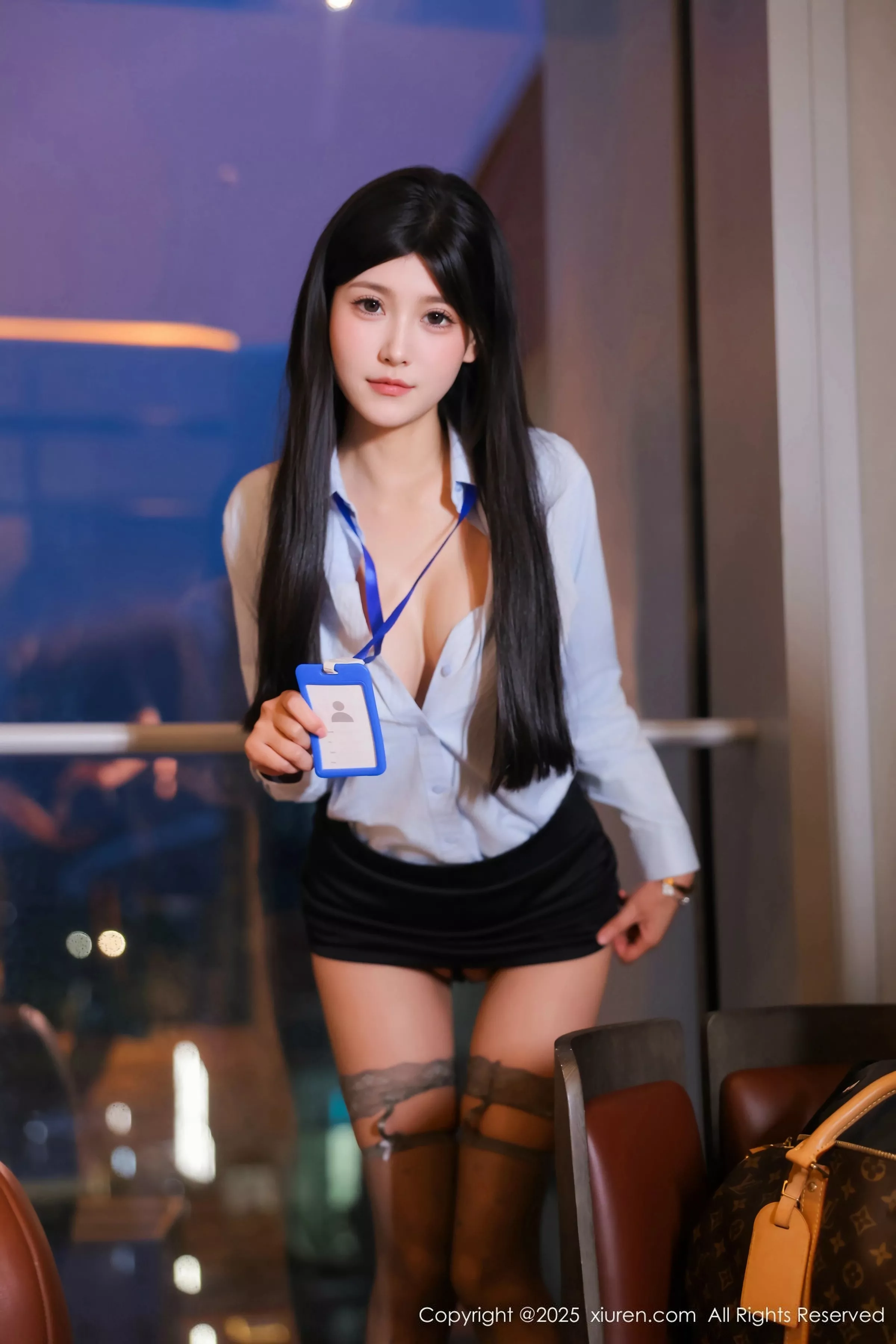 [[XiuRen秀人网]秀人网]No.10440_模特余安安OL服饰露黑色情趣内衣配灰丝袜秀凹凸身材诱惑写真69P