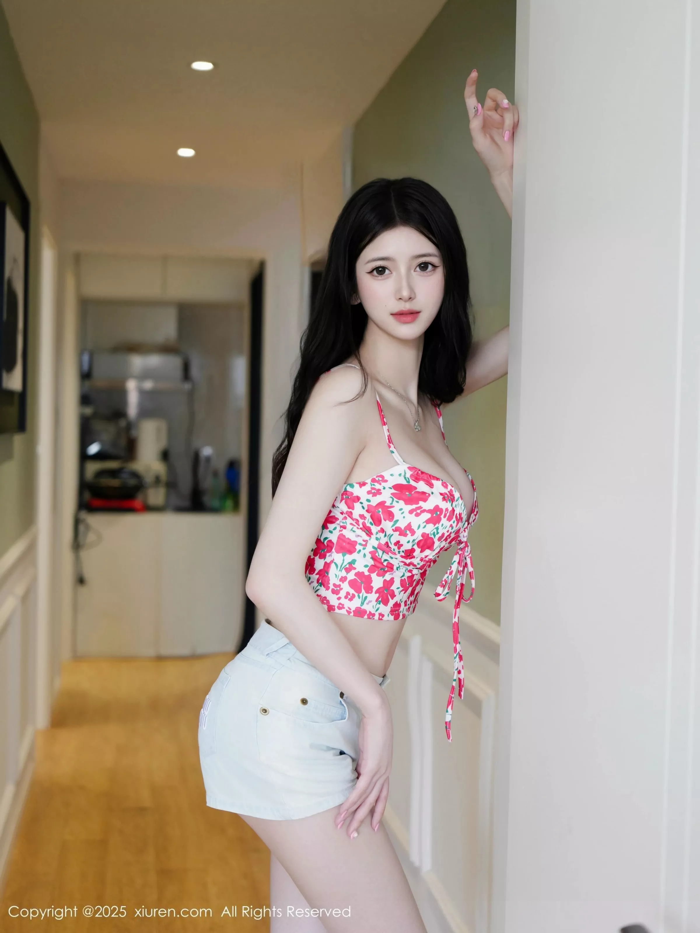 [[XiuRen秀人网]秀人网]No.10442_模特白小蝶性感花色内衣配牛仔短裤半脱秀完美曲线诱惑写真70P