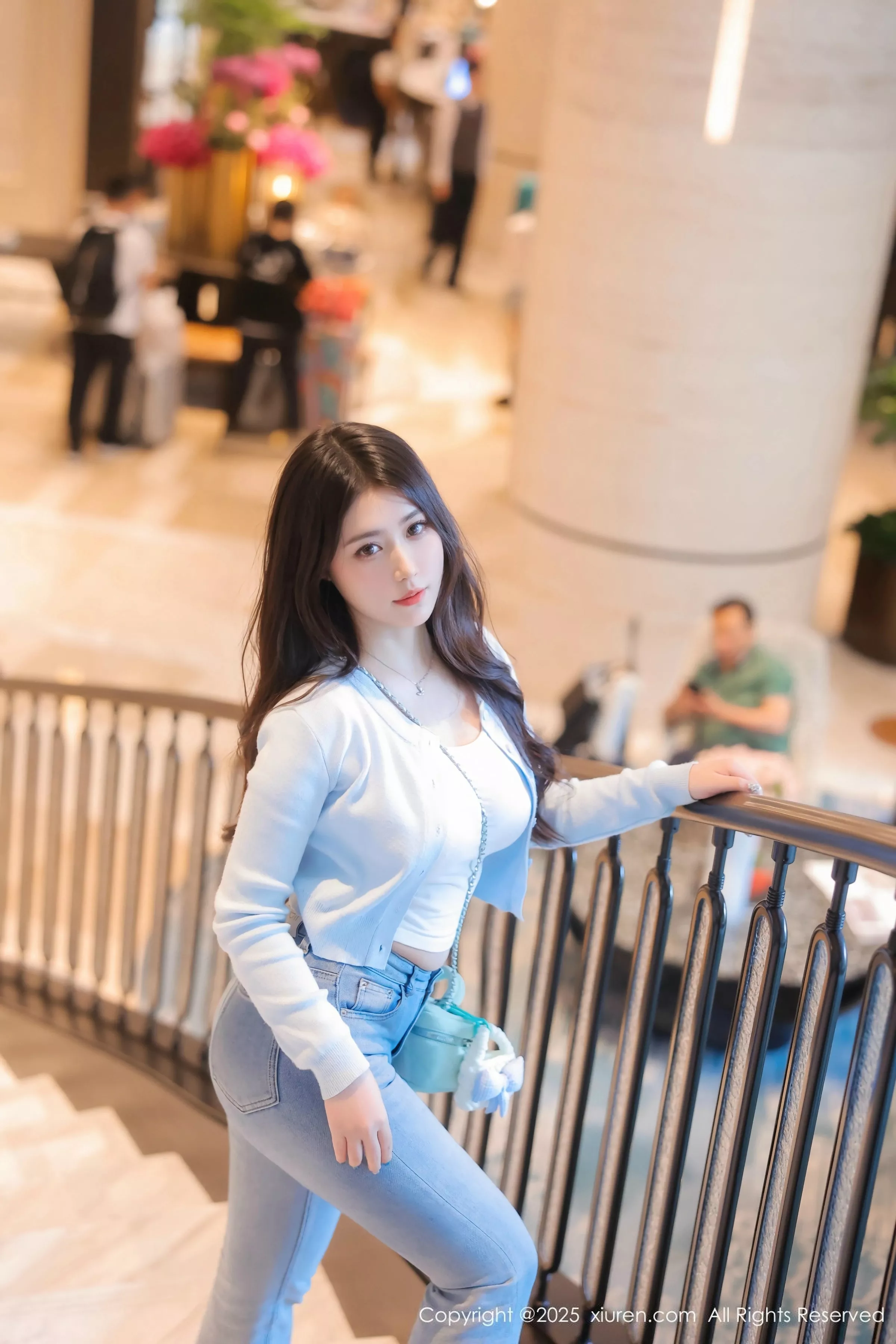 [[XiuRen秀人网]秀人网]No.10450_模特蛋蛋宝性感粉色内衣配牛仔裤露超薄黑丝秀丰腴身材诱惑写真70P