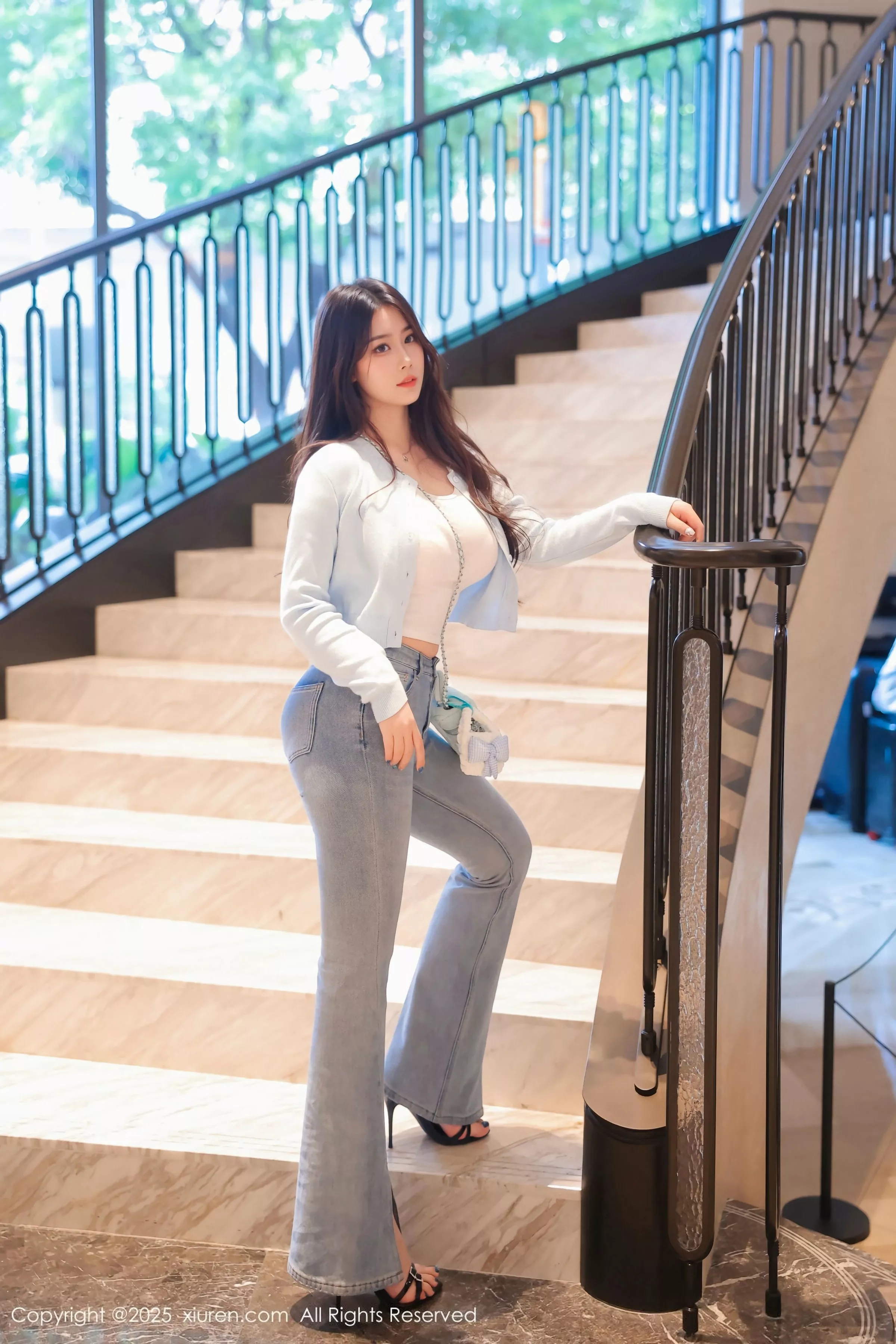 [[XiuRen秀人网]秀人网]No.10450_模特蛋蛋宝性感粉色内衣配牛仔裤露超薄黑丝秀丰腴身材诱惑写真70P