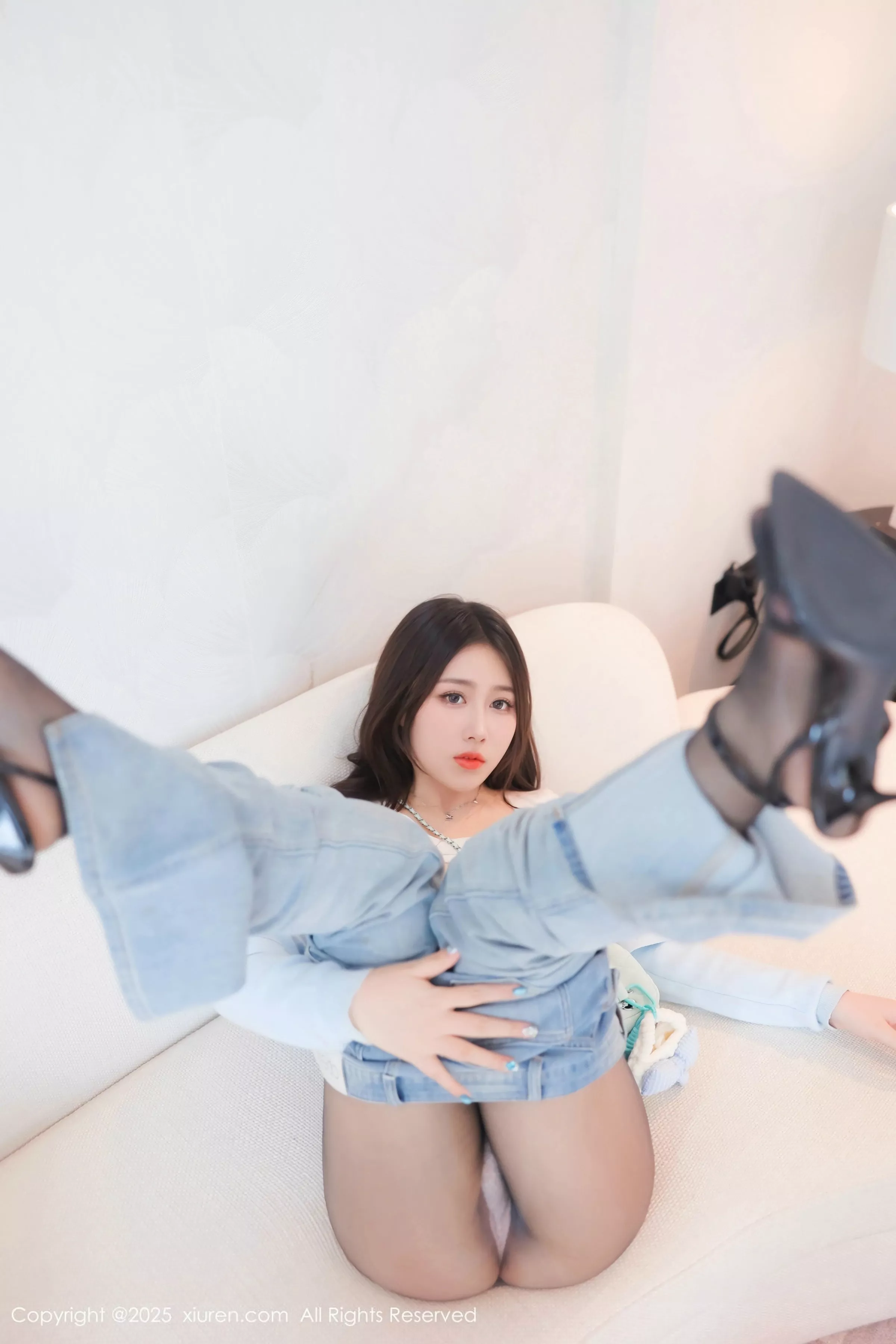 [[XiuRen秀人网]秀人网]No.10450_模特蛋蛋宝性感粉色内衣配牛仔裤露超薄黑丝秀丰腴身材诱惑写真70P