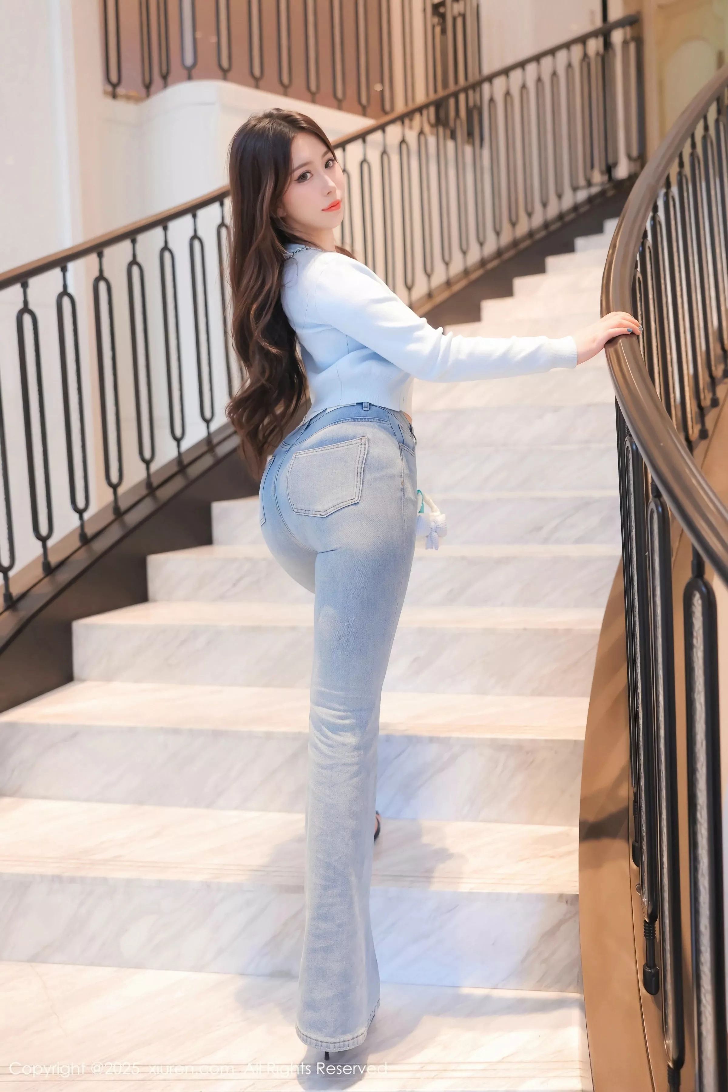 [[XiuRen秀人网]秀人网]No.10450_模特蛋蛋宝性感粉色内衣配牛仔裤露超薄黑丝秀丰腴身材诱惑写真70P