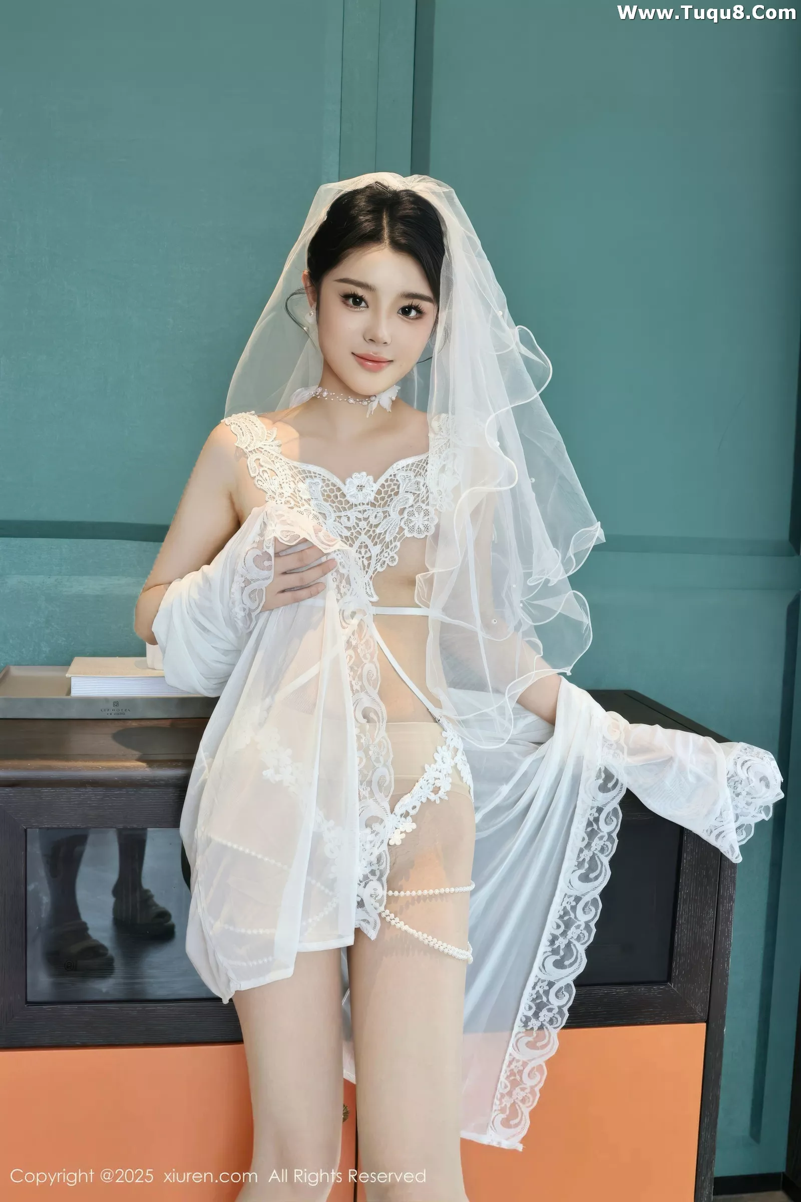 [[XiuRen秀人网]秀人网]No.10559_新人模特糯梨子性感白色情趣婚纱配白色丝袜秀曼妙身姿诱惑写真70P