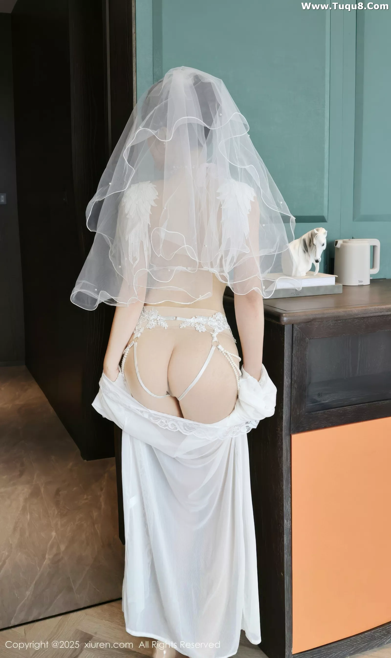 [[XiuRen秀人网]秀人网]No.10559_新人模特糯梨子性感白色情趣婚纱配白色丝袜秀曼妙身姿诱惑写真70P