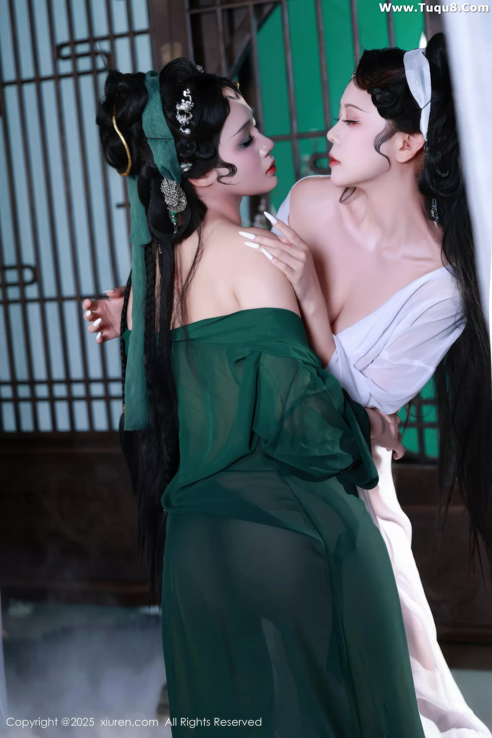 [[XiuRen秀人网]秀人网]No.10561_模特南乔古风场景青蛇装扮性感低胸服饰秀完美身材诱惑写真88P