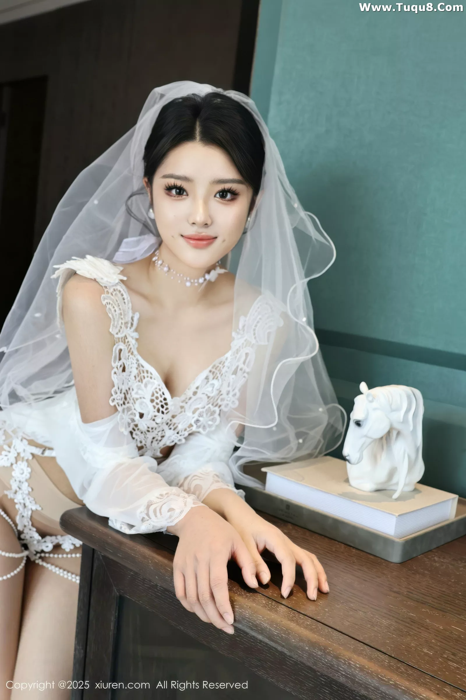 [[XiuRen秀人网]秀人网]No.10559_新人模特糯梨子性感白色情趣婚纱配白色丝袜秀曼妙身姿诱惑写真70P