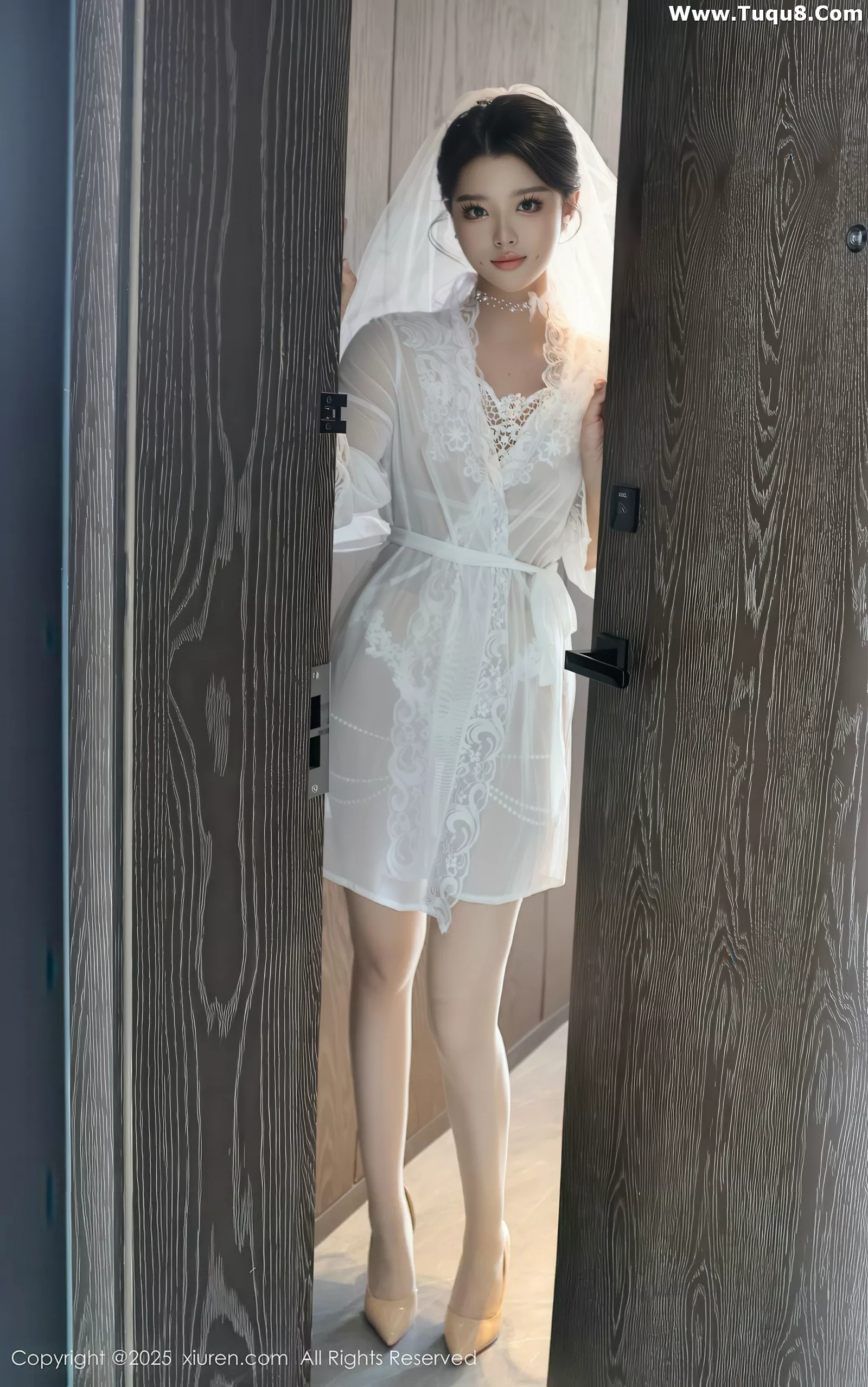 [[XiuRen秀人网]秀人网]No.10559_新人模特糯梨子性感白色情趣婚纱配白色丝袜秀曼妙身姿诱惑写真70P