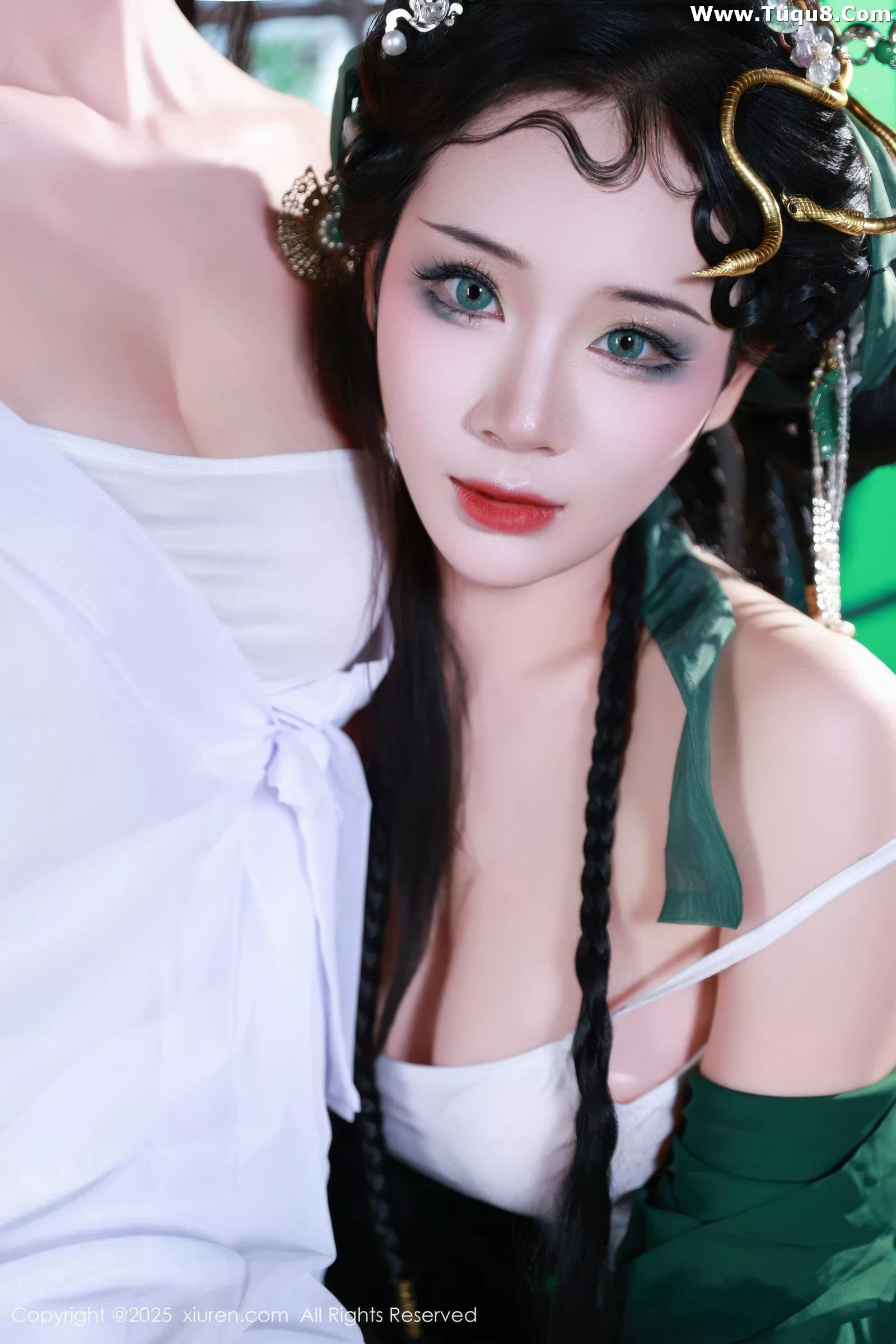 [[XiuRen秀人网]秀人网]No.10561_模特南乔古风场景青蛇装扮性感低胸服饰秀完美身材诱惑写真88P