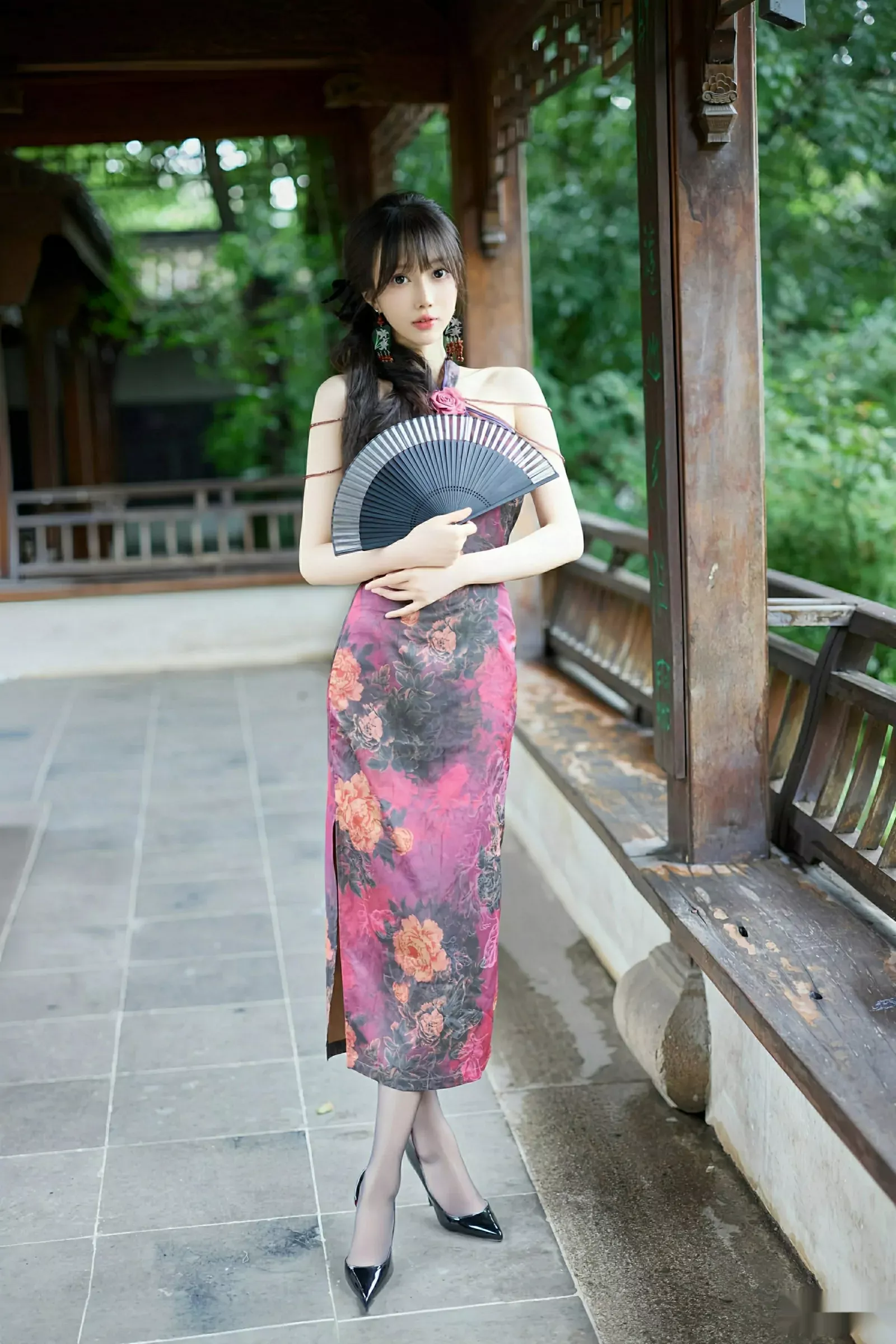 [[XiuRen秀人网]秀人网]No.10593_模特玥儿玥er性感紫色旗袍服饰配黑丝吊袜秀完美身材诱惑写真64P