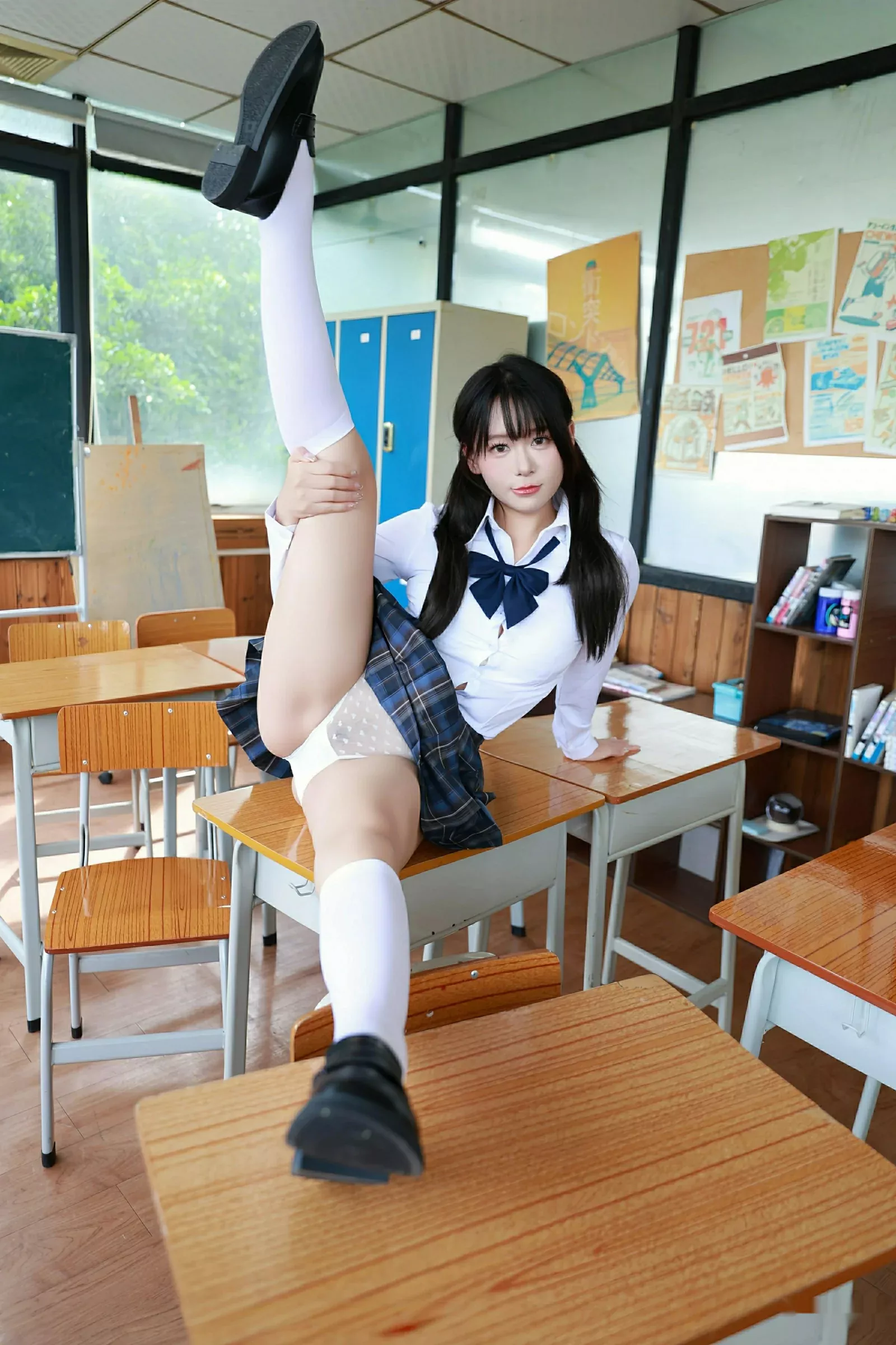 [[XiuRen秀人网]秀人网]No.10602_新人模特水泽性感JK制服露肉色蕾丝内衣秀丰满身材迷人诱惑写真85P